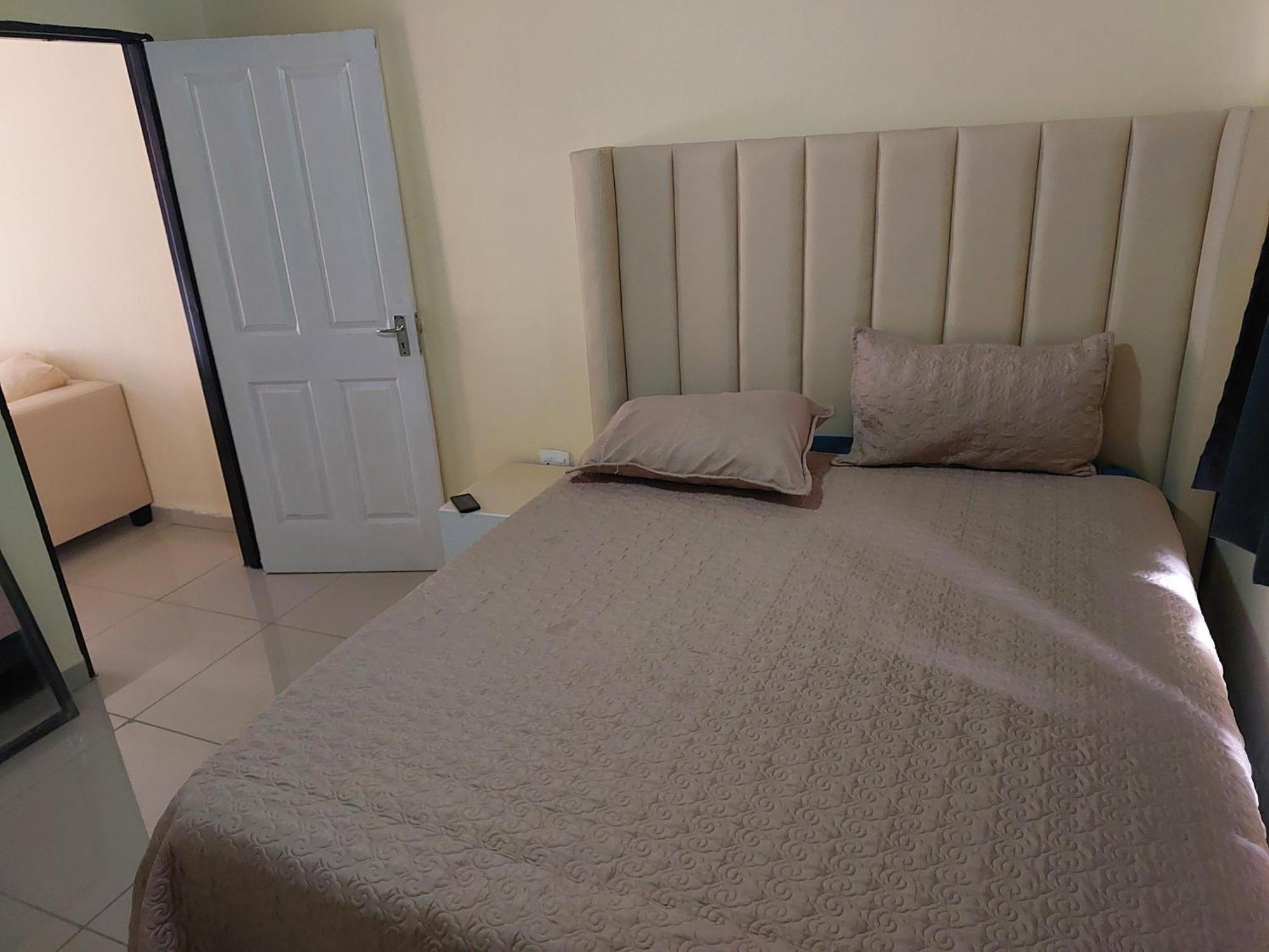 Berg Street Apartment *