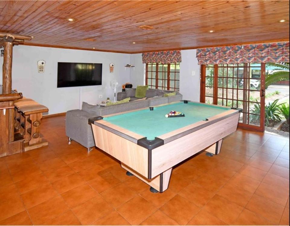 West Villa, Load Shedding Power Back-up System Holiday home