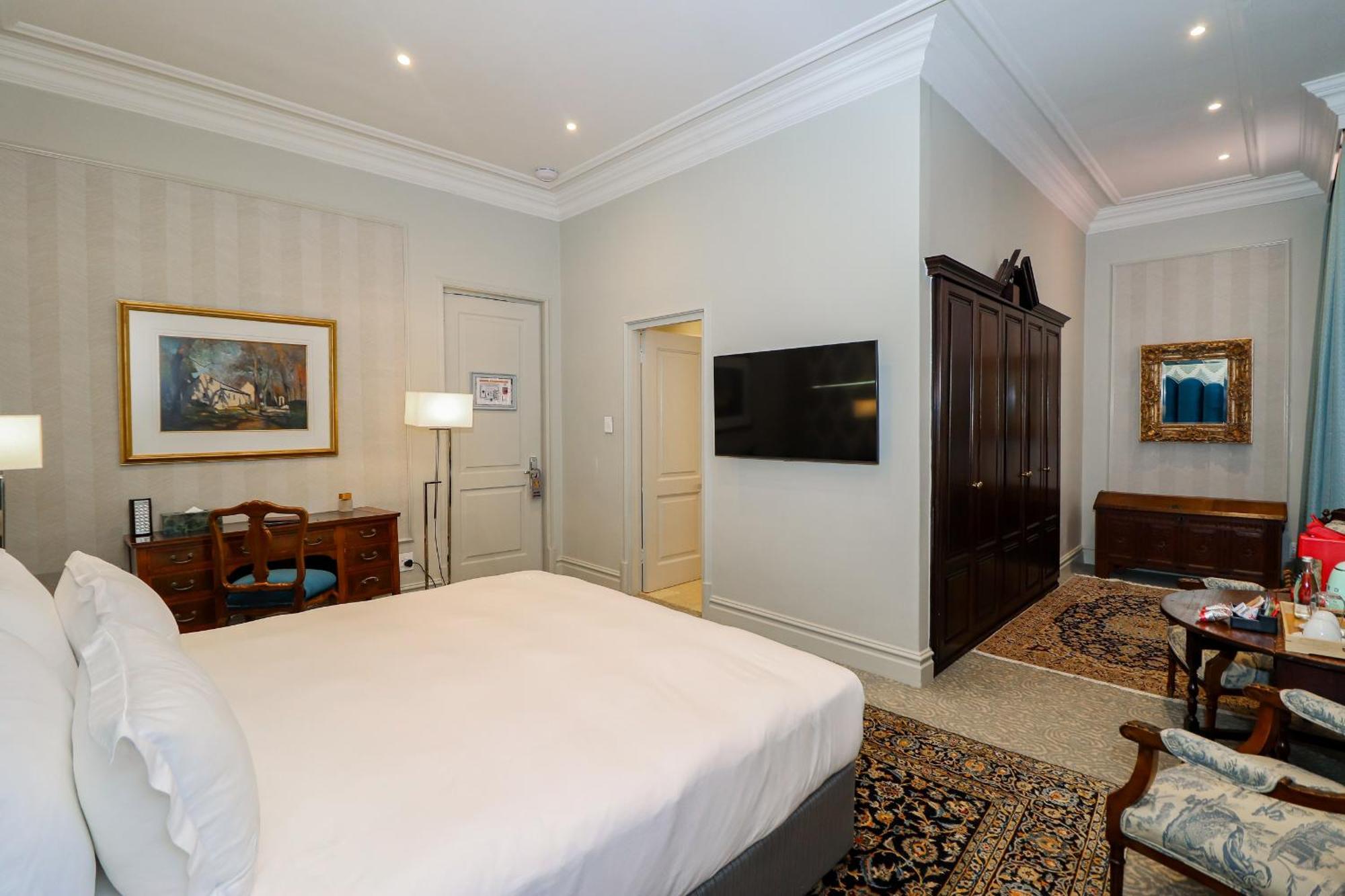The Monarch Hotel 5*