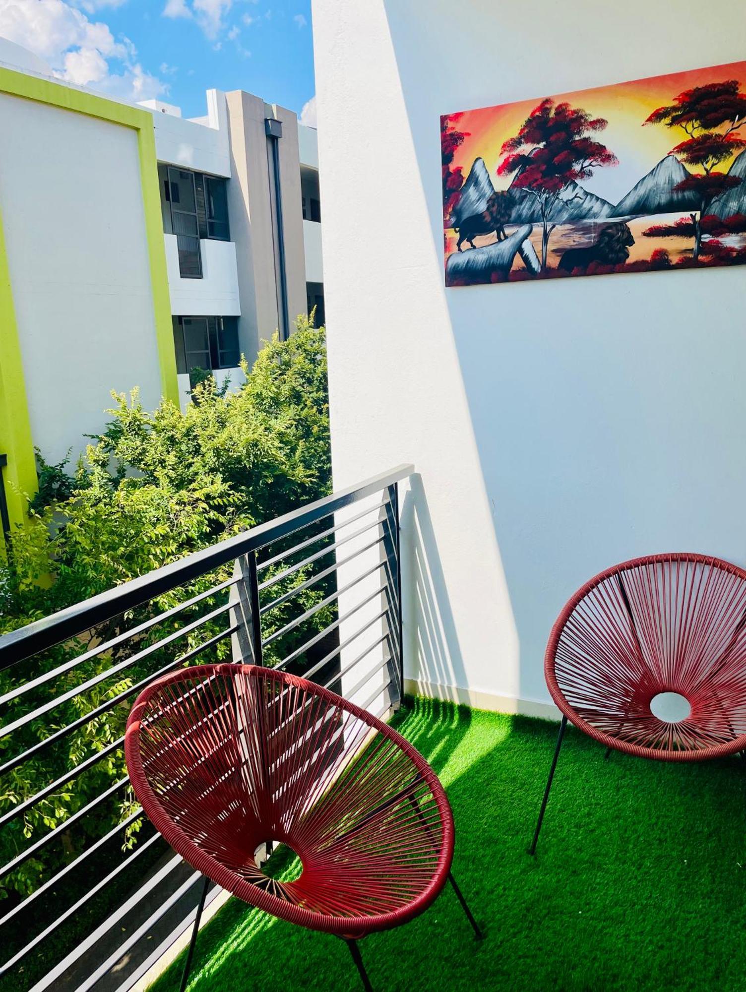 2 Bedroom 2 Bathroom In Sandton * Joanesburgo