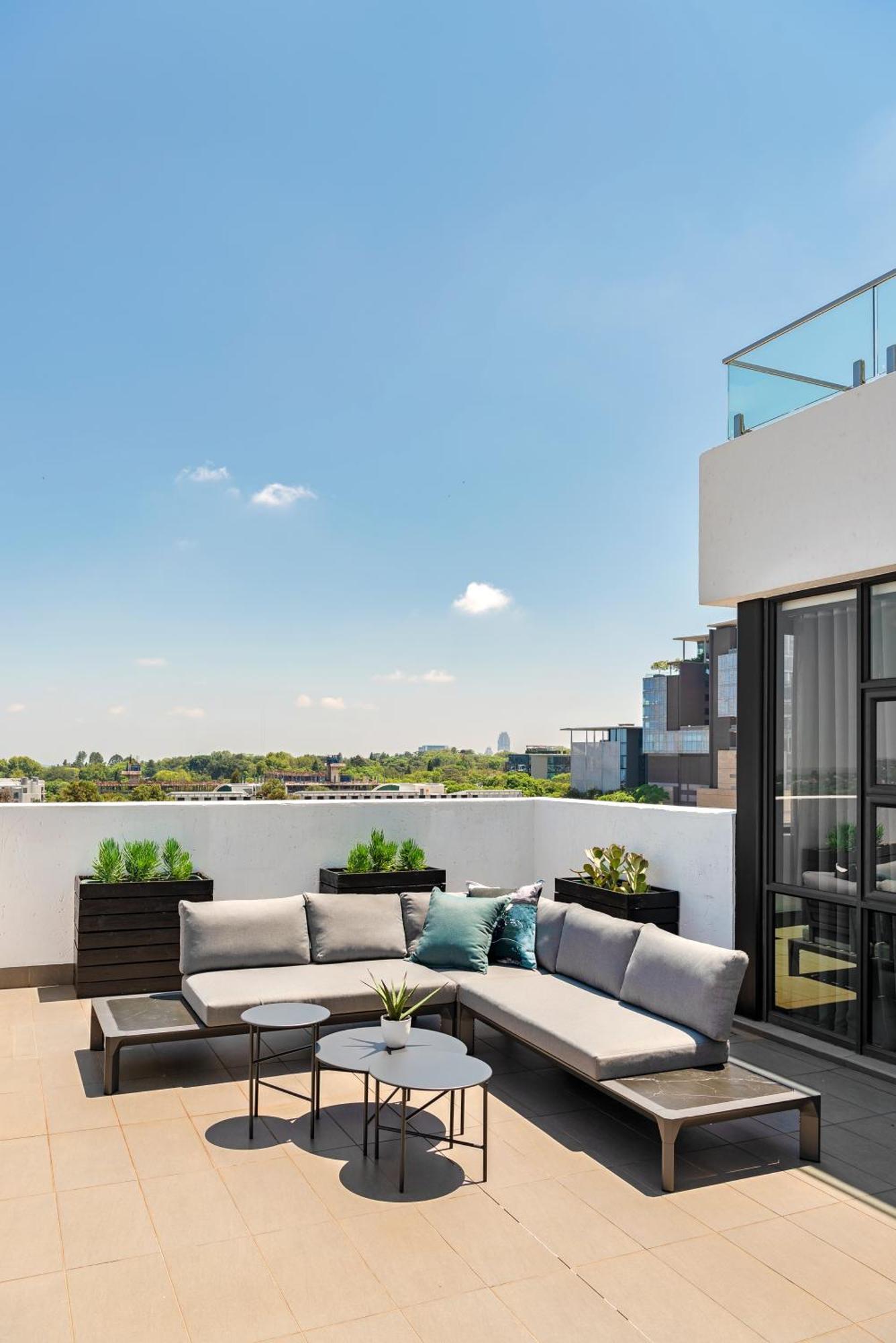 Cag The Vantage Rosebank * Johannesburg