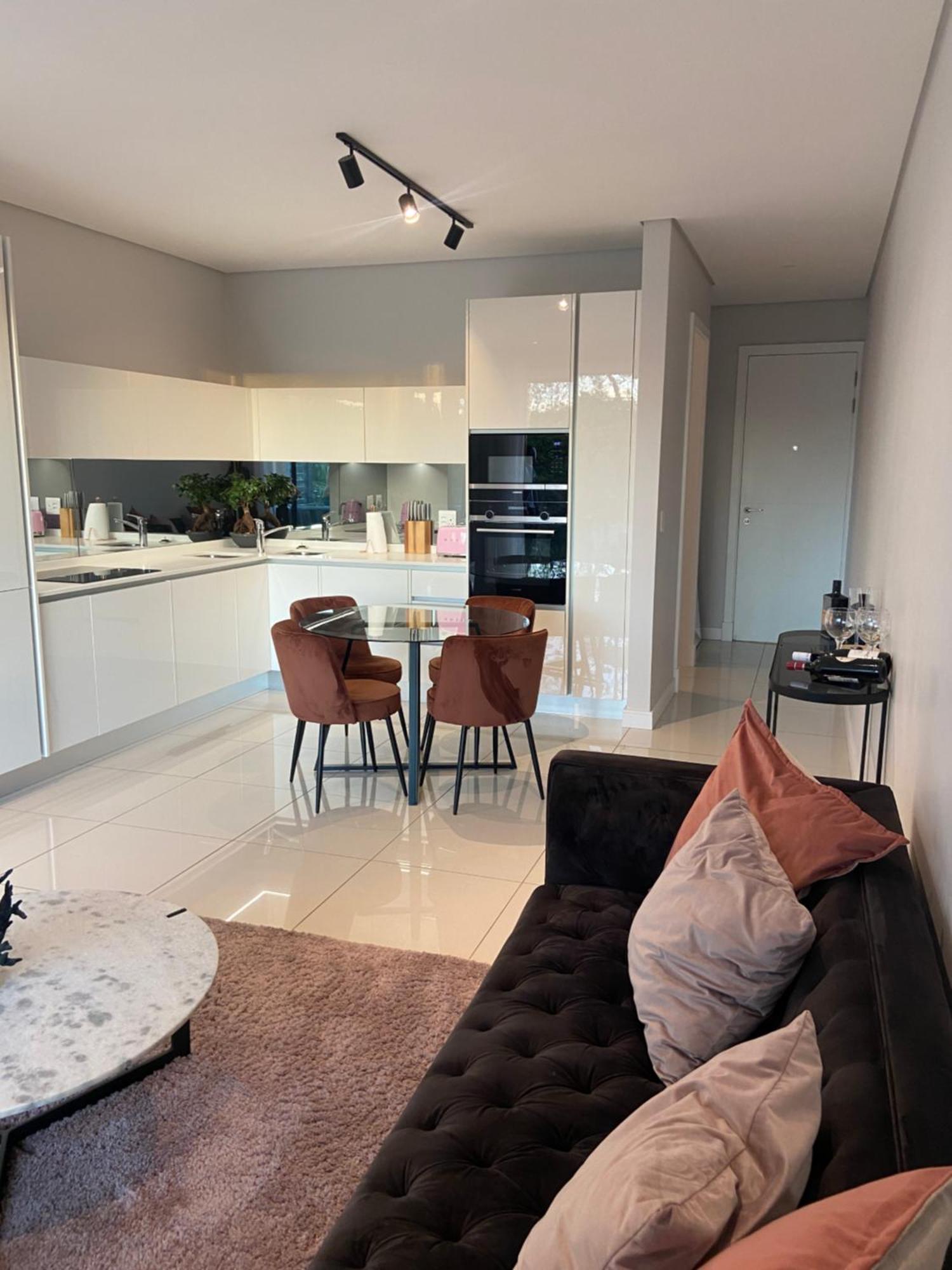 Load-shedding Free Trendy 2-bed 2-bath * Johannesburg
