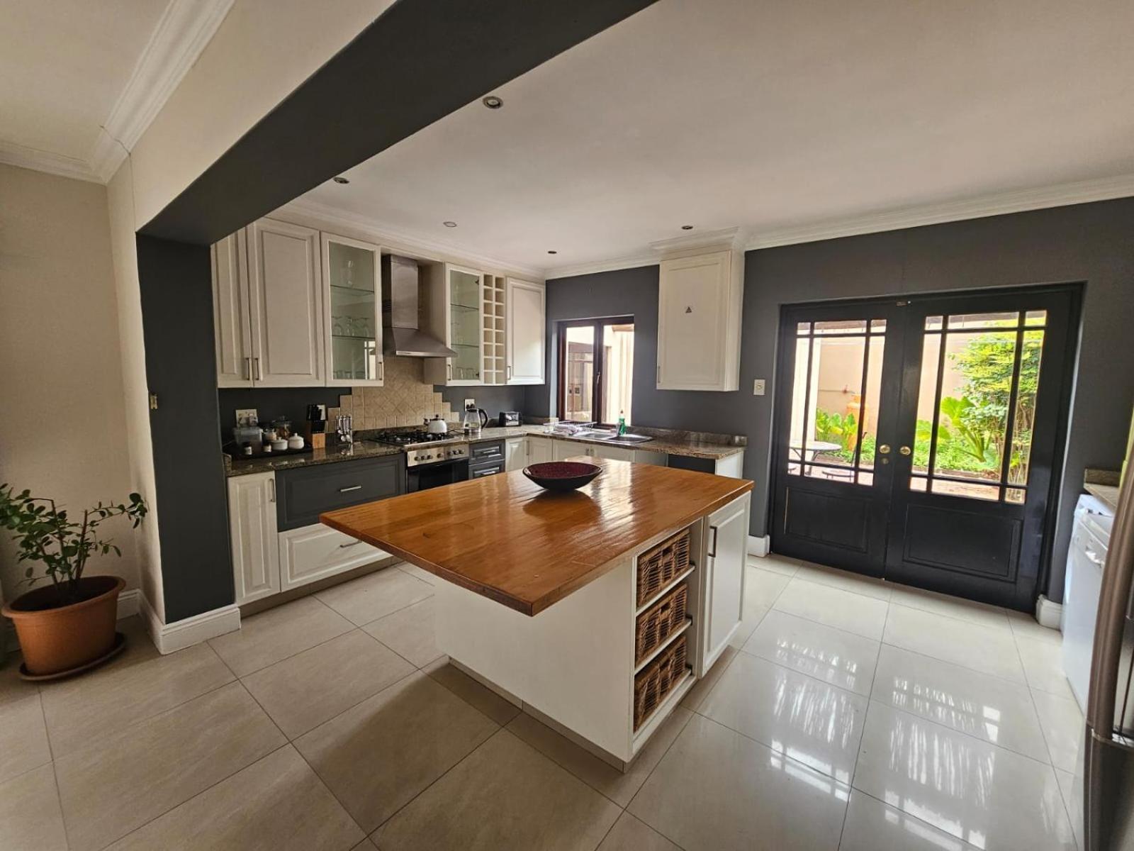 Nhà nghỉ Chez Paul Luxury House With Pool & Solar *