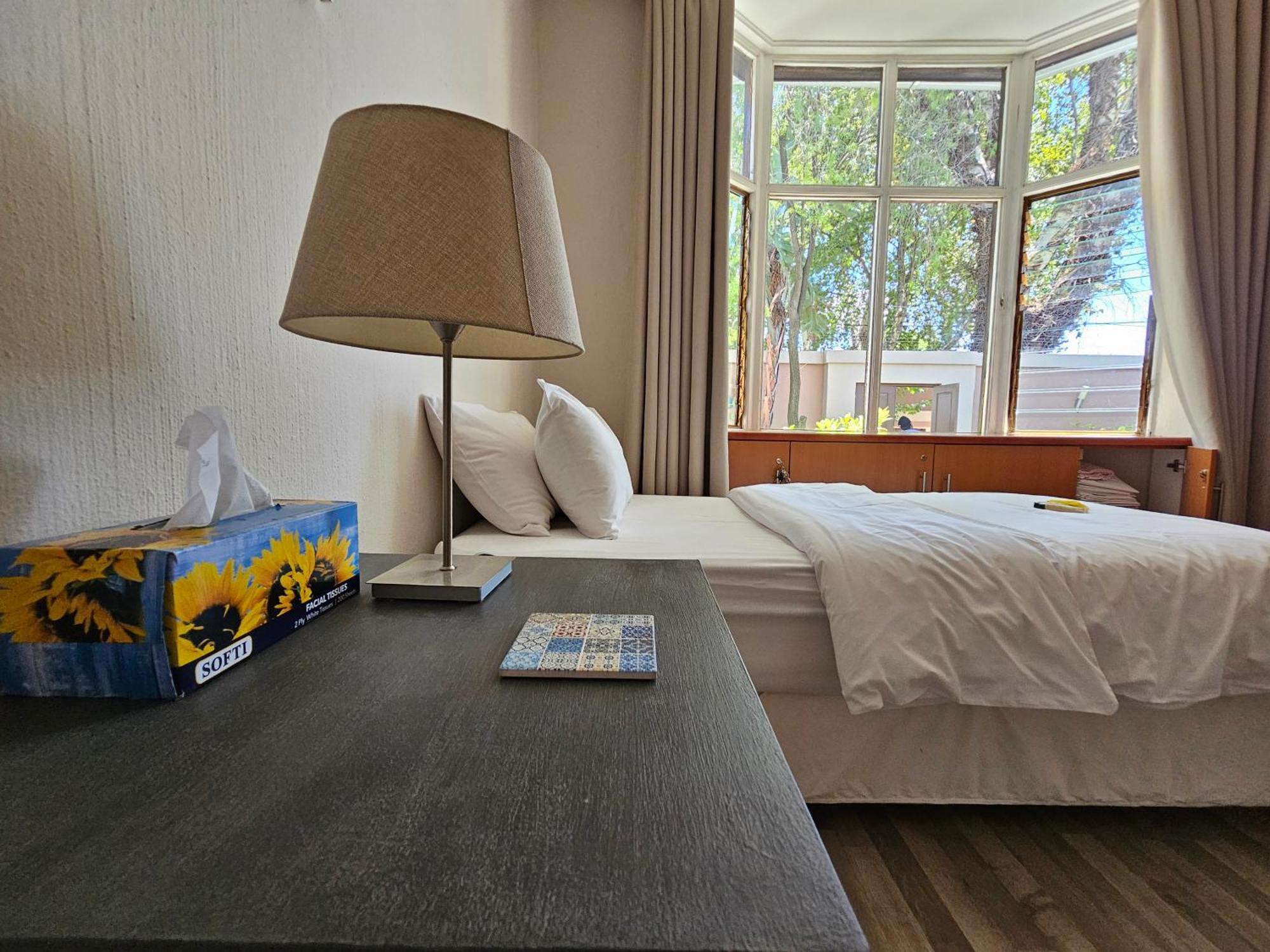 Chez Paul Luxury House With Pool & Solar * Johannesburg
