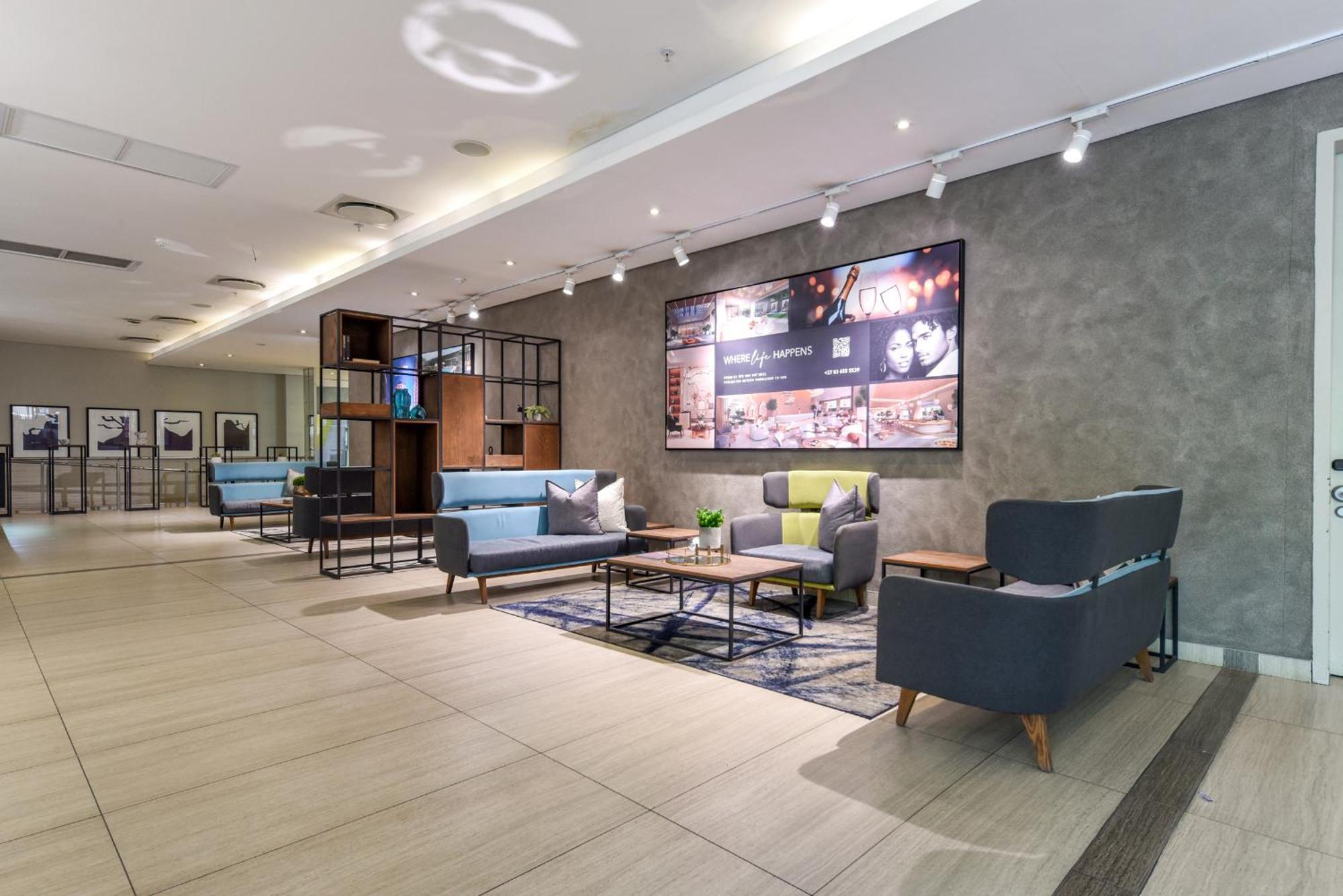 Apartamento Sandton Skye 411 *