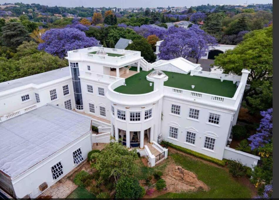Holiday home The White House In Sandton Johannesburg