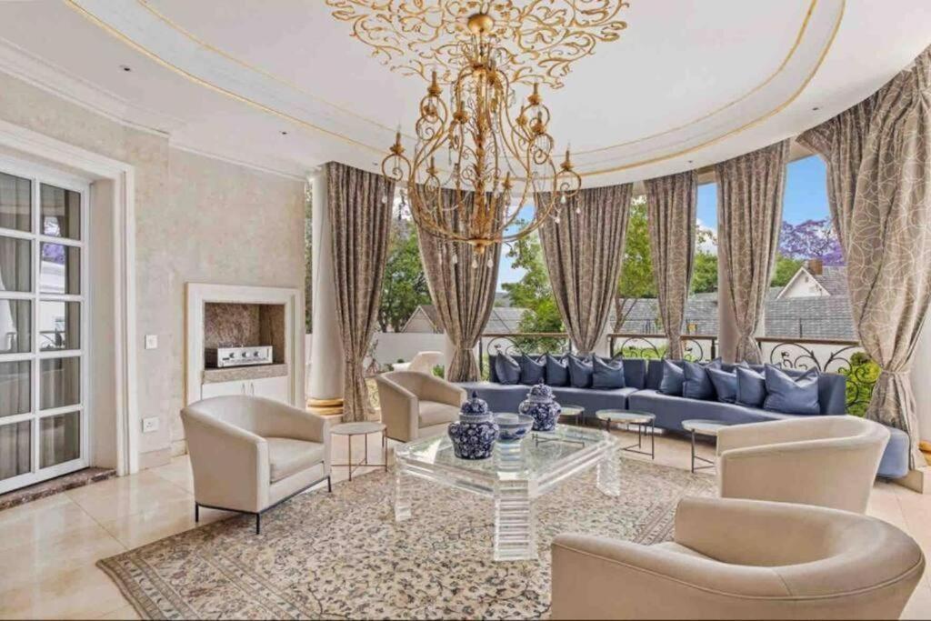 Holiday home The White House In Sandton Johannesburg