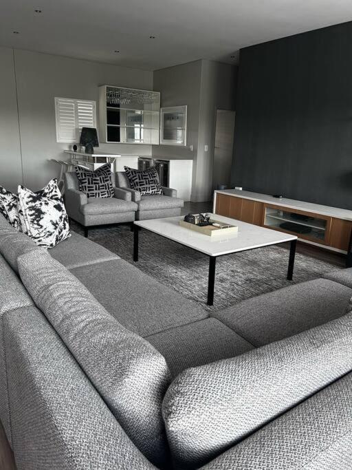 Apartment Sandton Penthouse Views & Luxury
