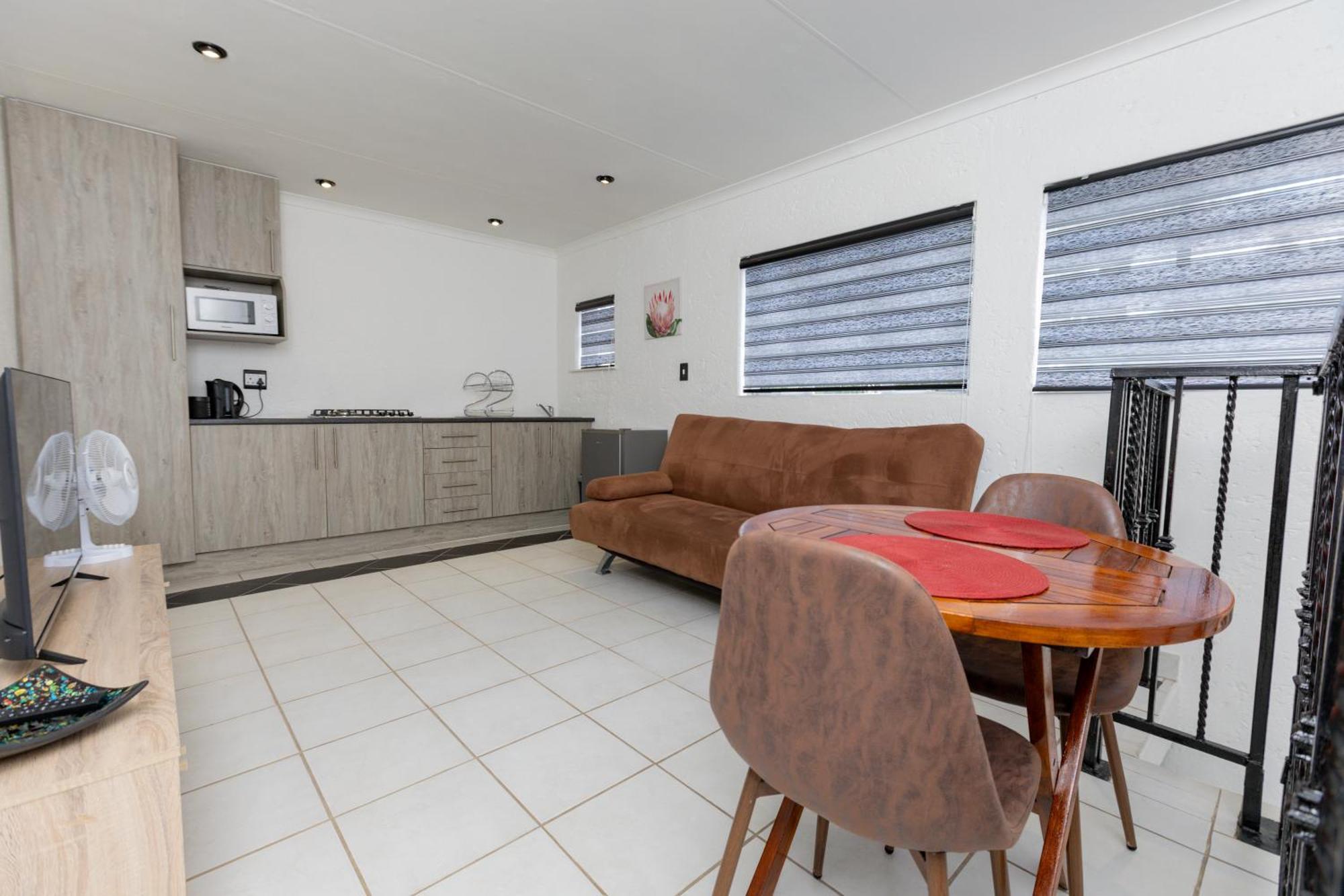 Roslin Apartment *