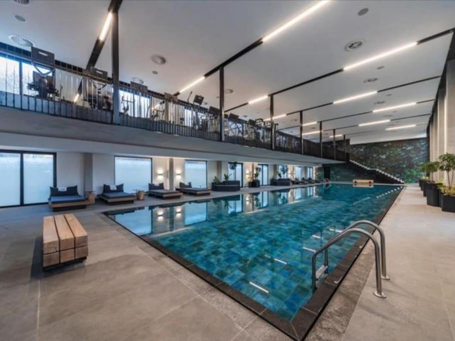 Căn hộ Hyde Park Sandton Luxury 2Br Top Floor *