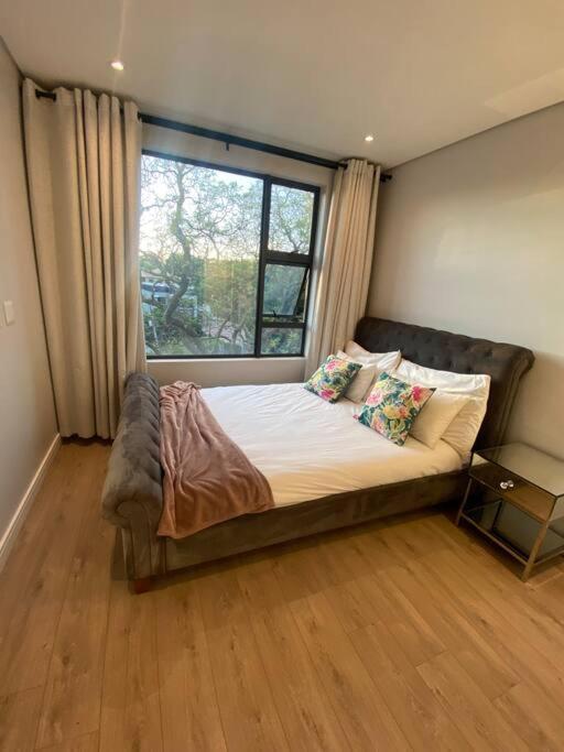 Load-shedding Free Trendy 2-bed 2-bath Johannesburg