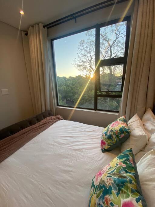 Load-shedding Free Trendy 2-bed 2-bath * Johannesburg