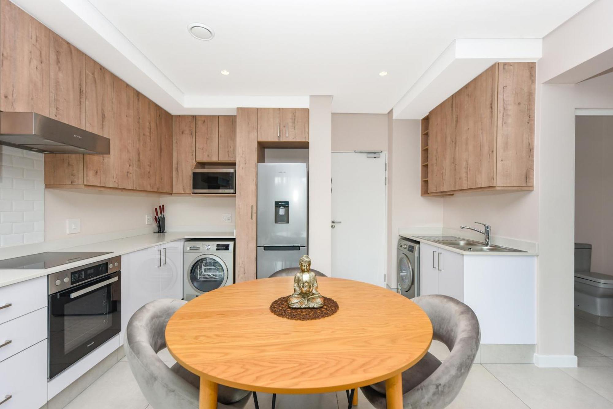 Sandton Gate Luxury Apartment