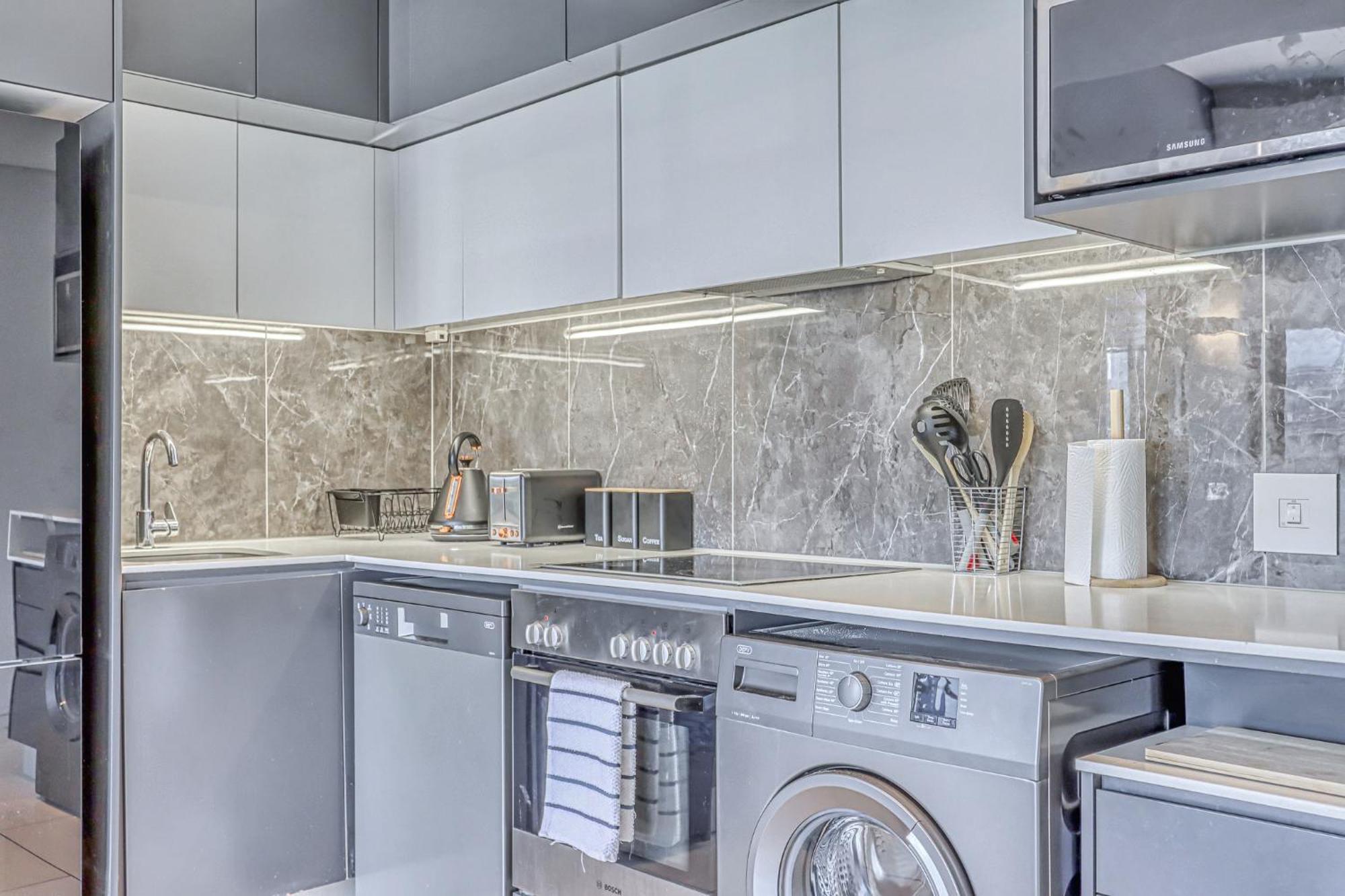 Luxurious One Bedroom - Capital On Park