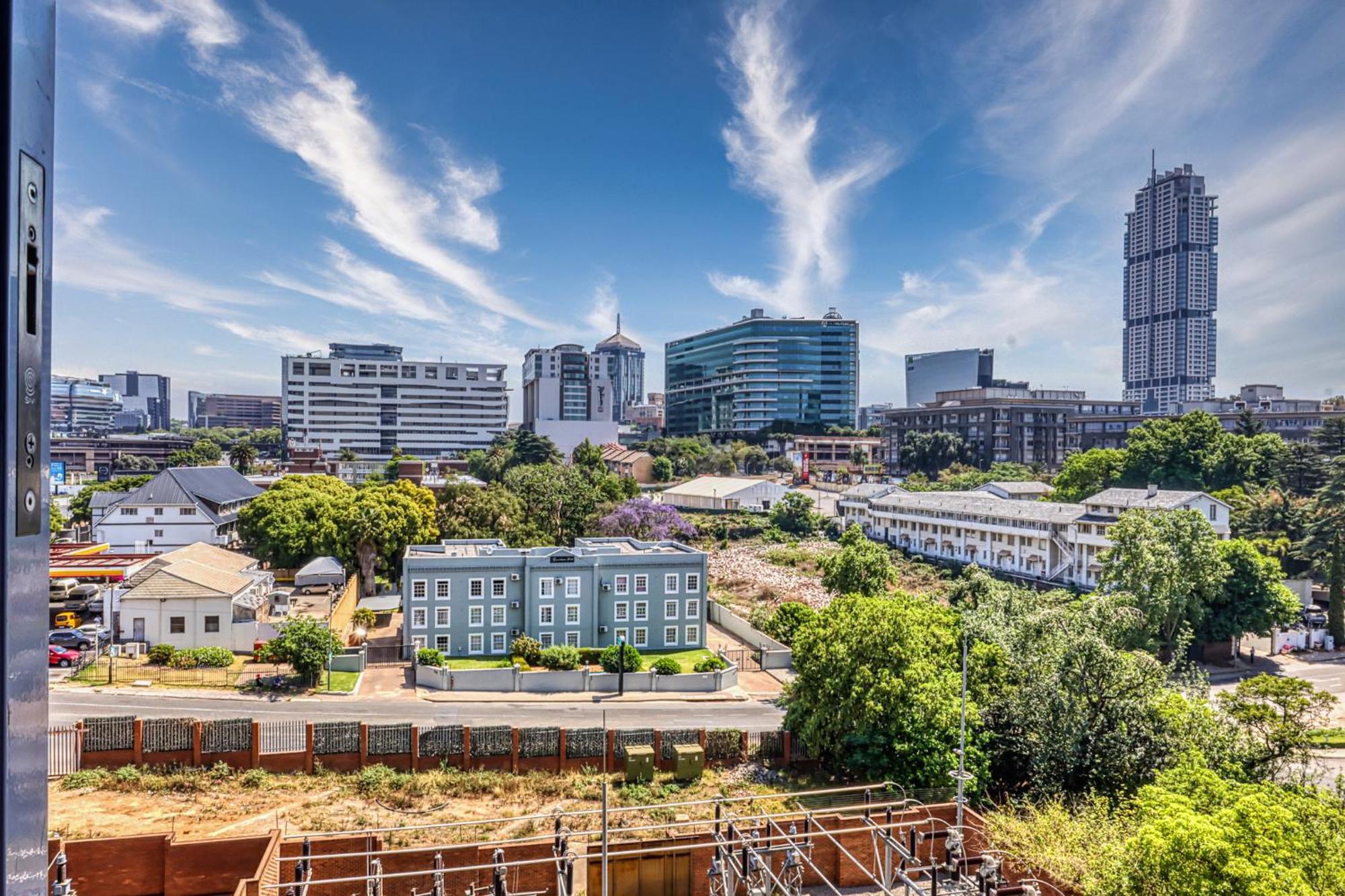 Luxurious One Bedroom - Capital On Park Apartment