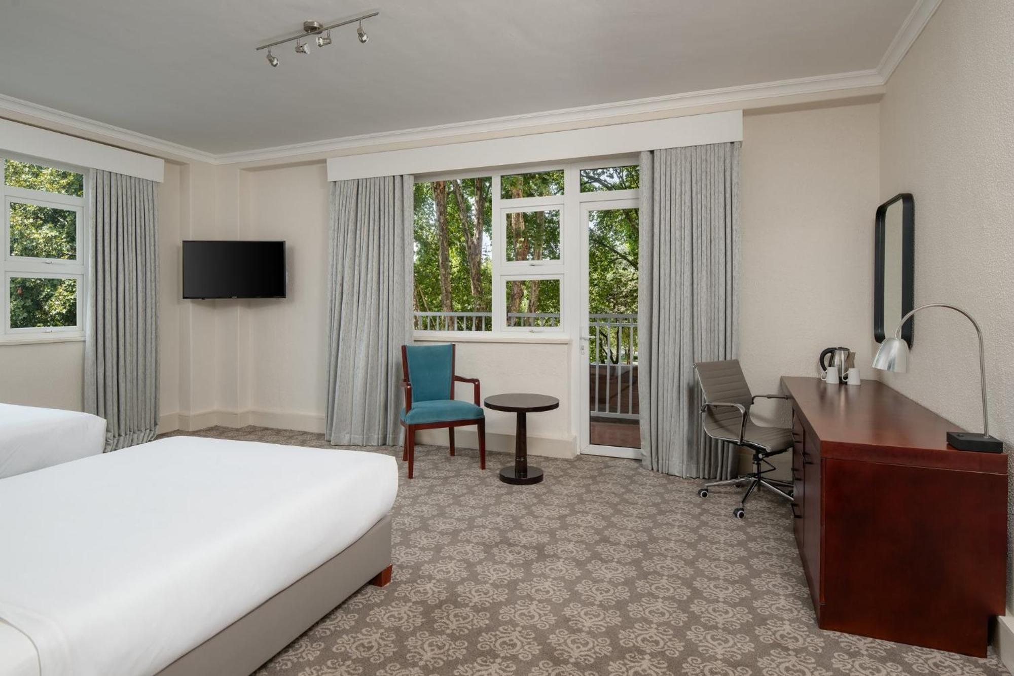 - Sunnyside Park By Ihg Hotel 4*