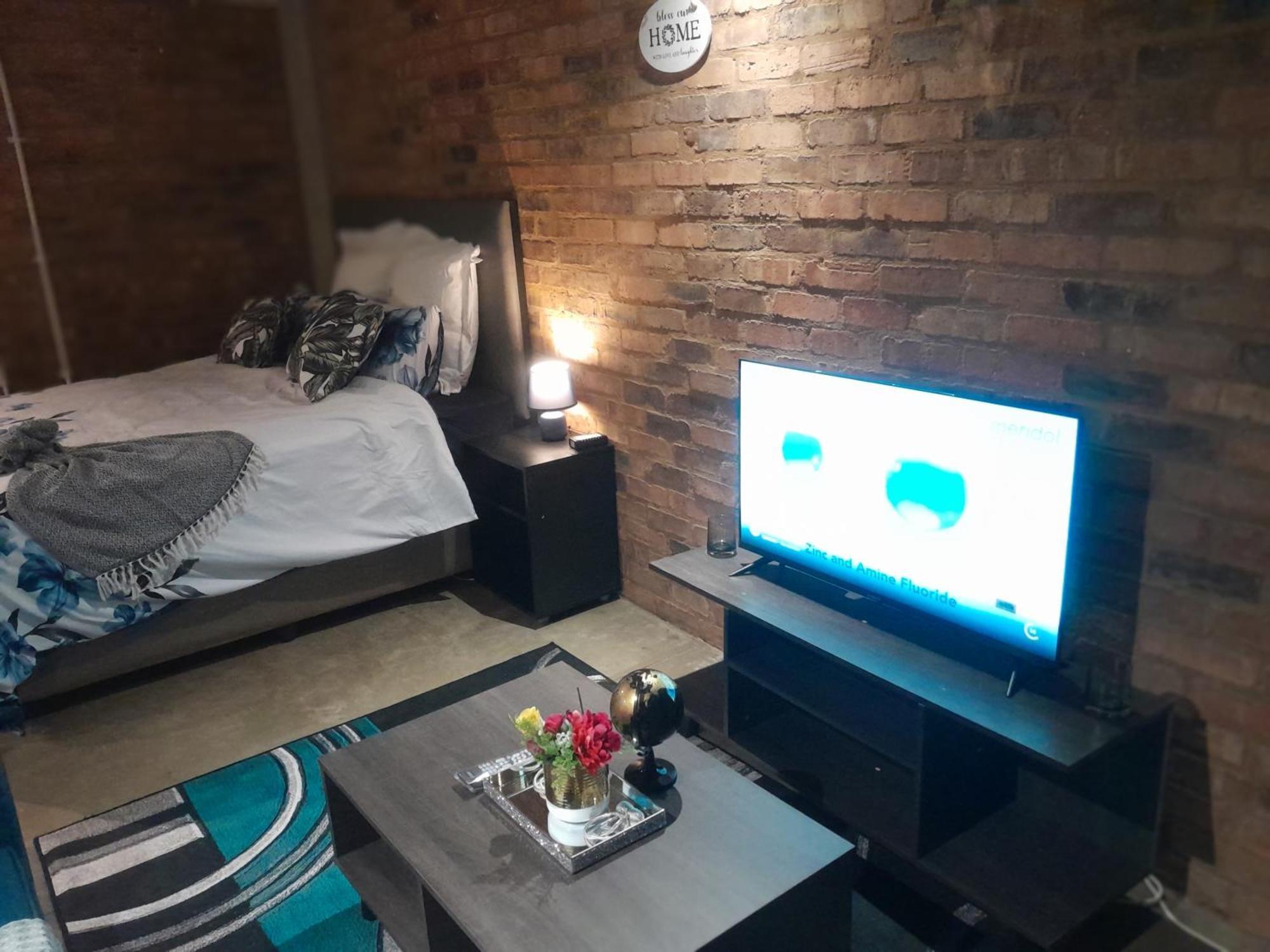 Bed & Breakfast Hide Out Maboneng