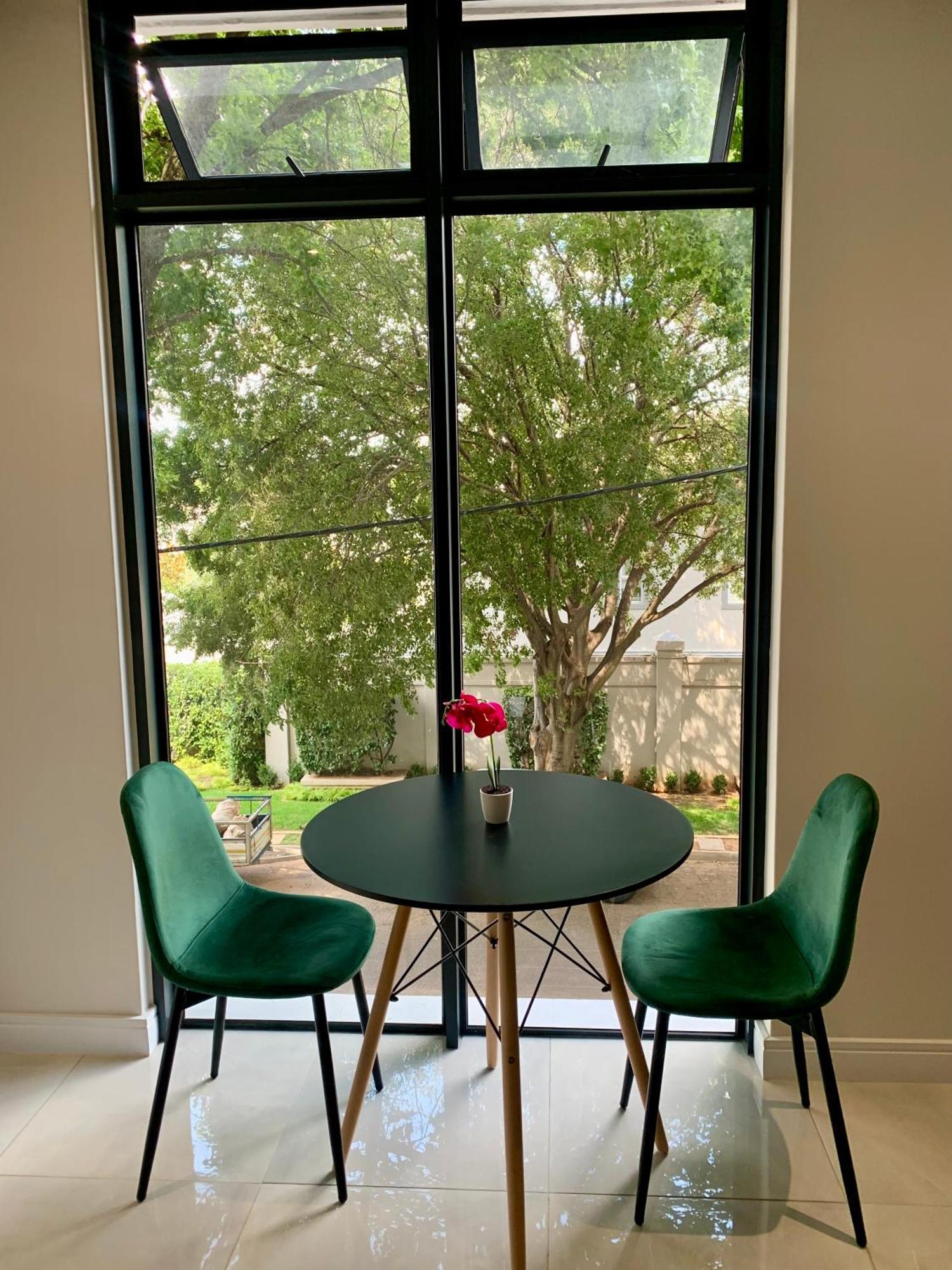 Oam The Paramount Rosebank Luxury One-bedroom Johannesburg