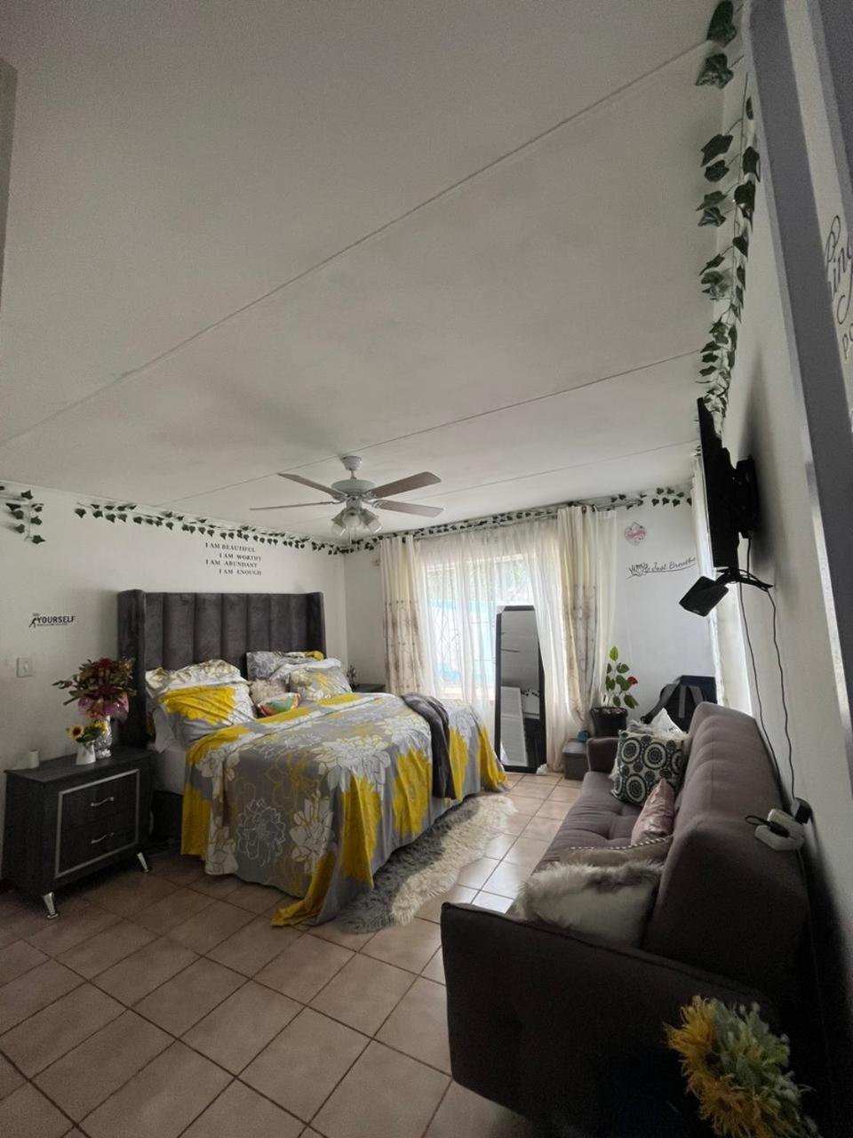 Homestay Goshen Traveller's Delight *