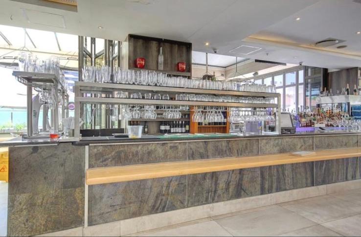 Sandton Skye Apartment *