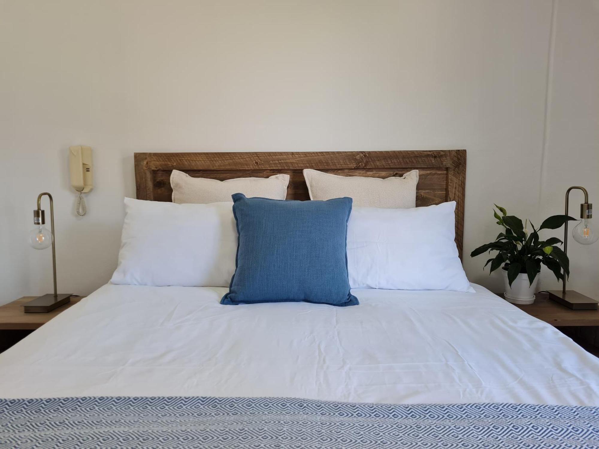 Beautiful 2 Bed 2 Bath @ Westpoint In Sandton Johannesburg