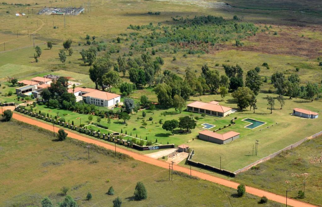 Sekgome Resort *