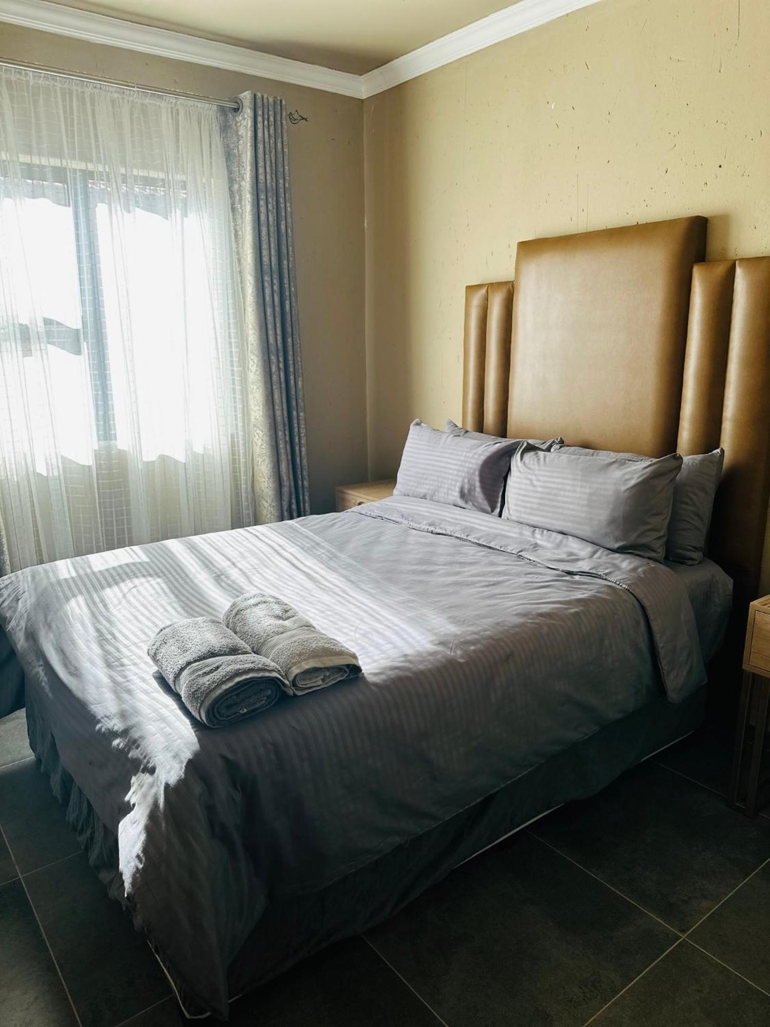 Sekgome Resort *