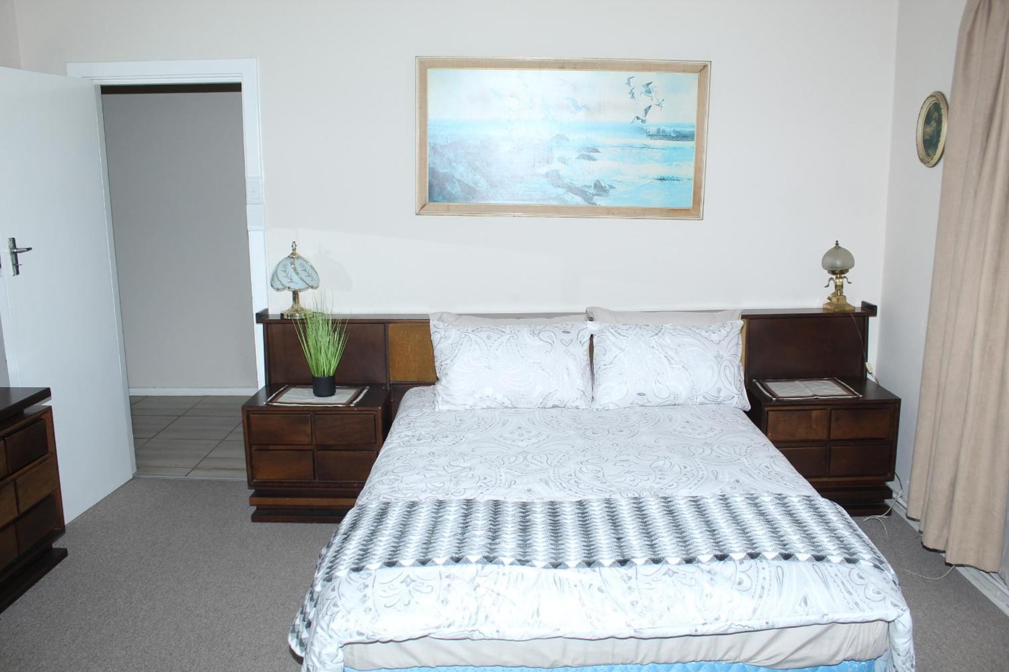 Deluxe 4 Bedroom Greek Apartment *