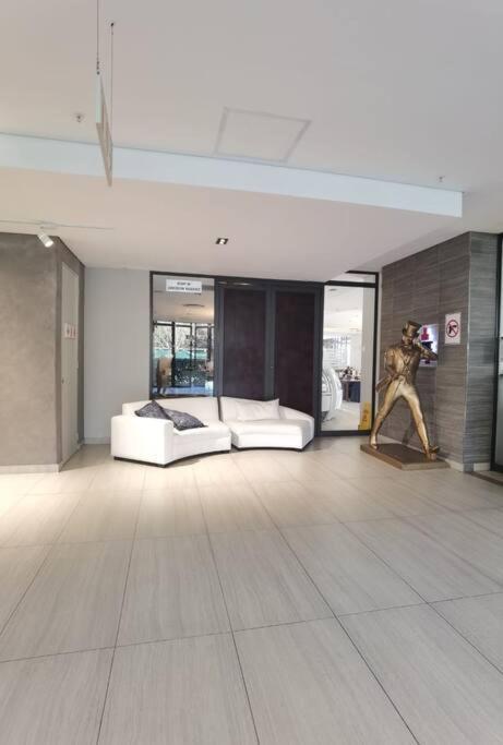 Exec @ Sandtonskye Joanesburgo