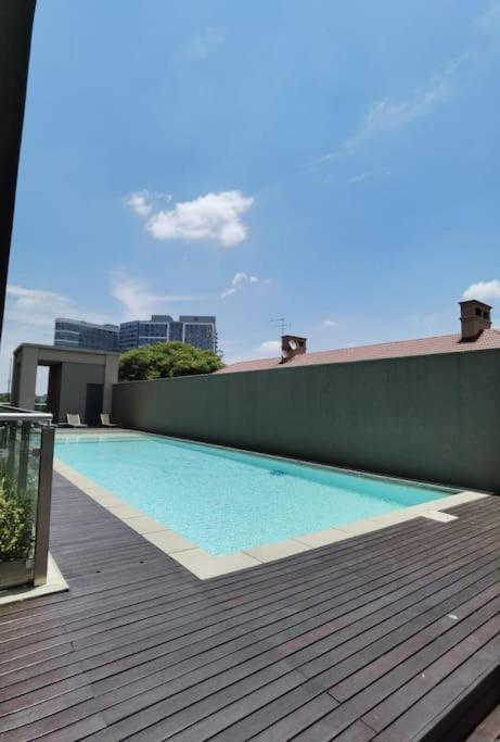 Exec @ Sandtonskye * Joanesburgo