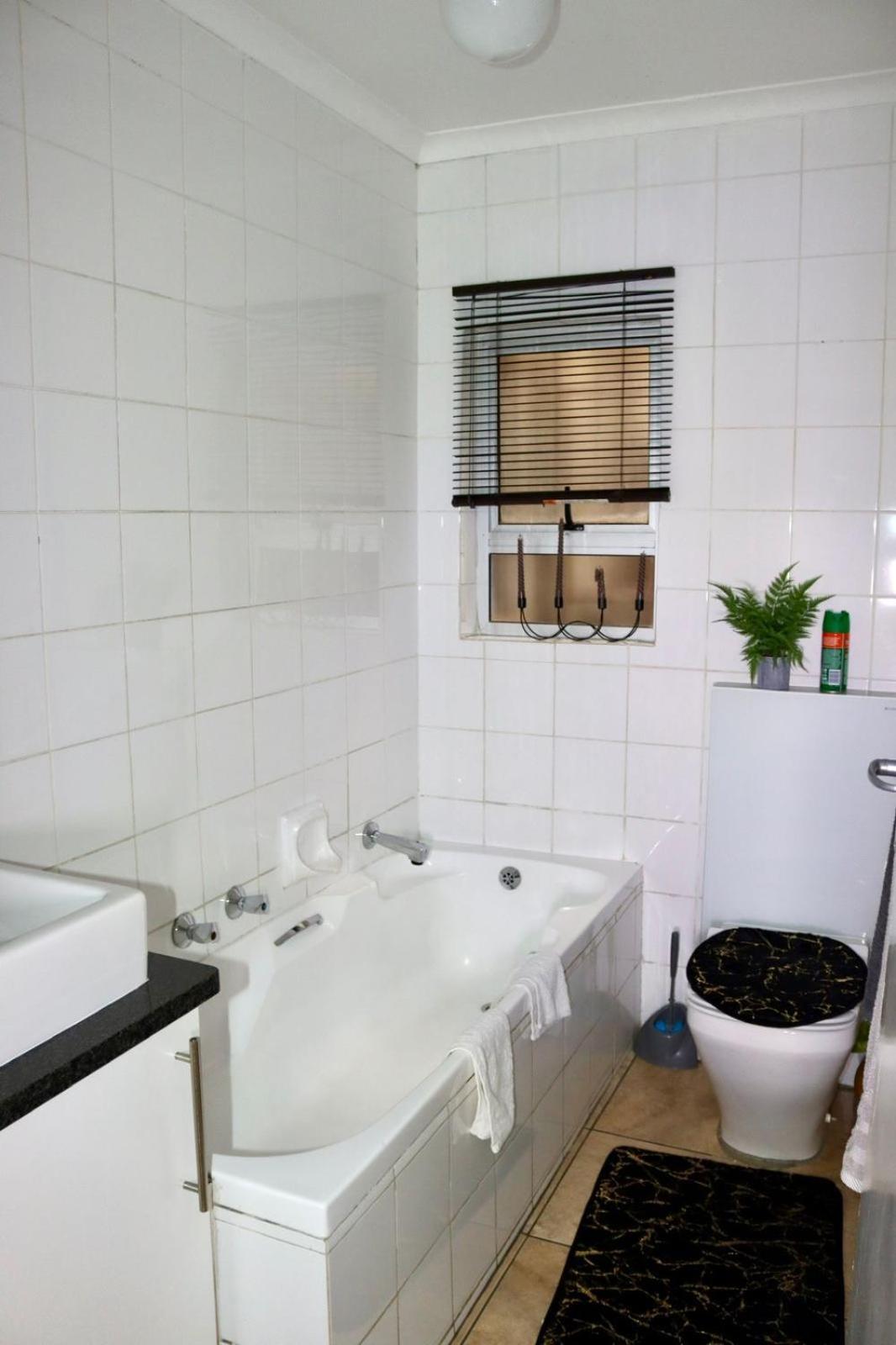 Feels Like Home, Sandton Apartment