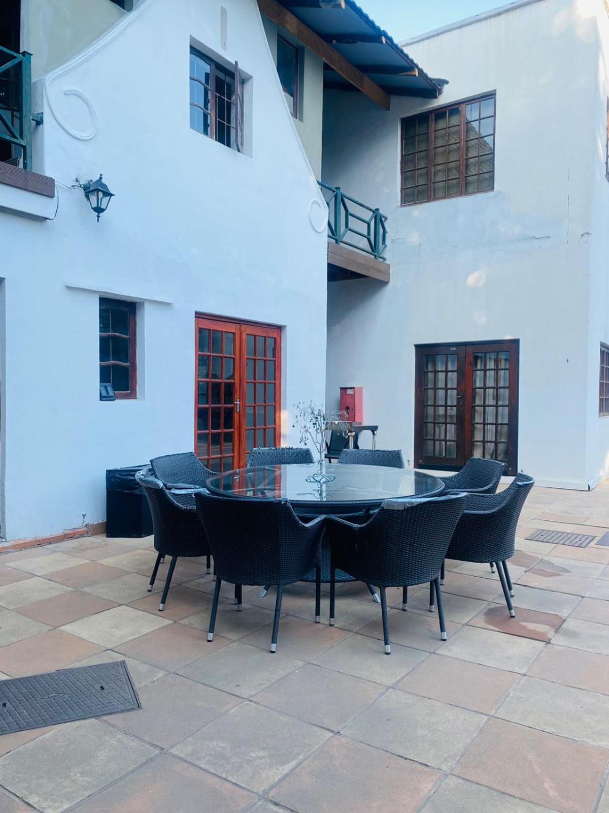 77 On 8th Self Catering Apartamento
