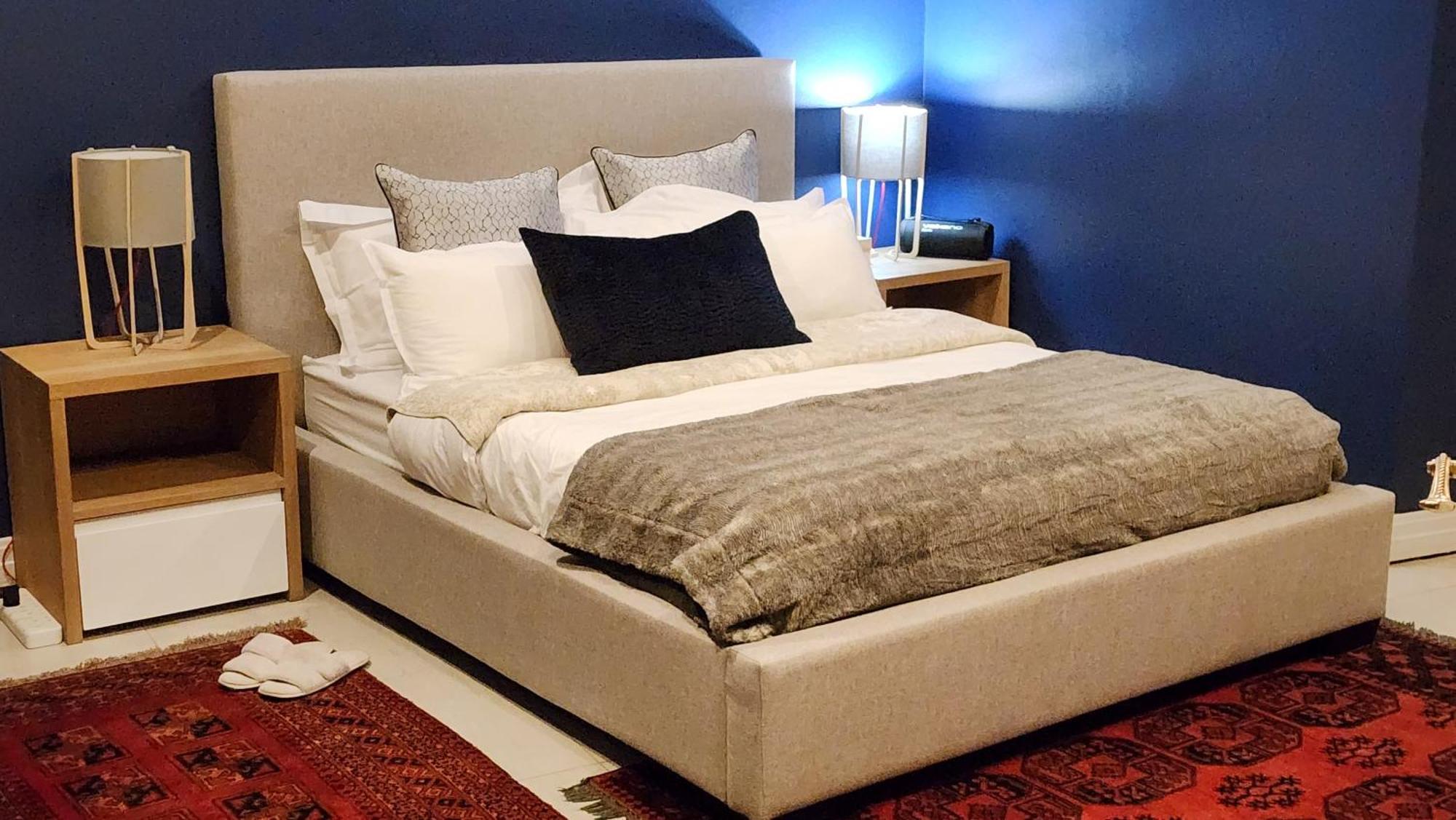 Bryanston Crescent Apartment
