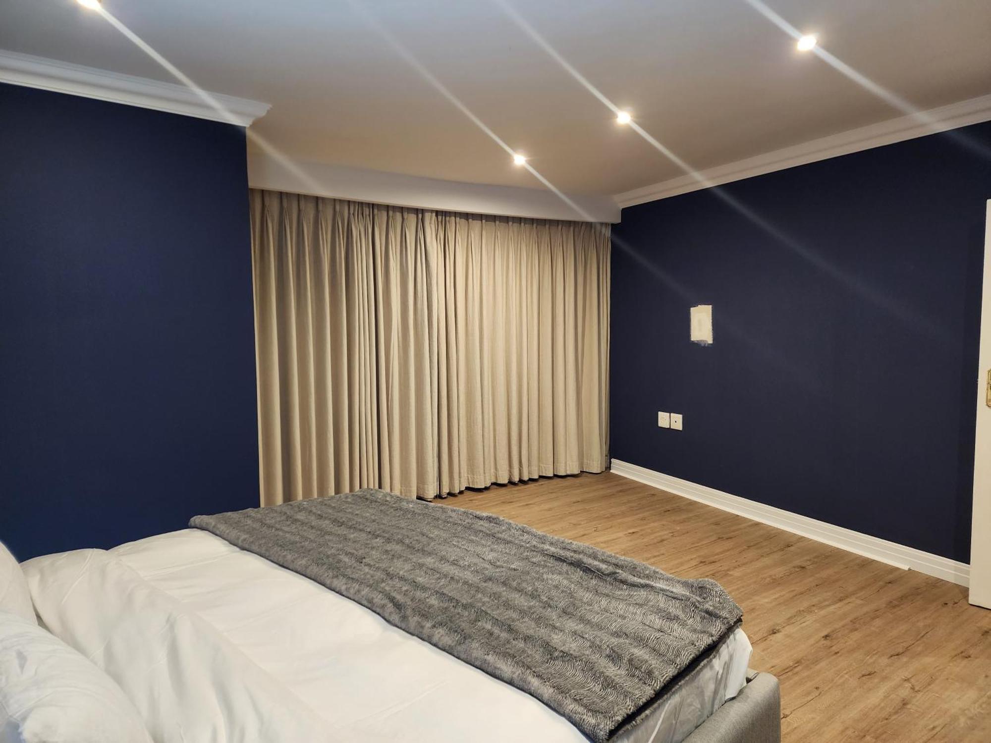 Bryanston Crescent Apartment *