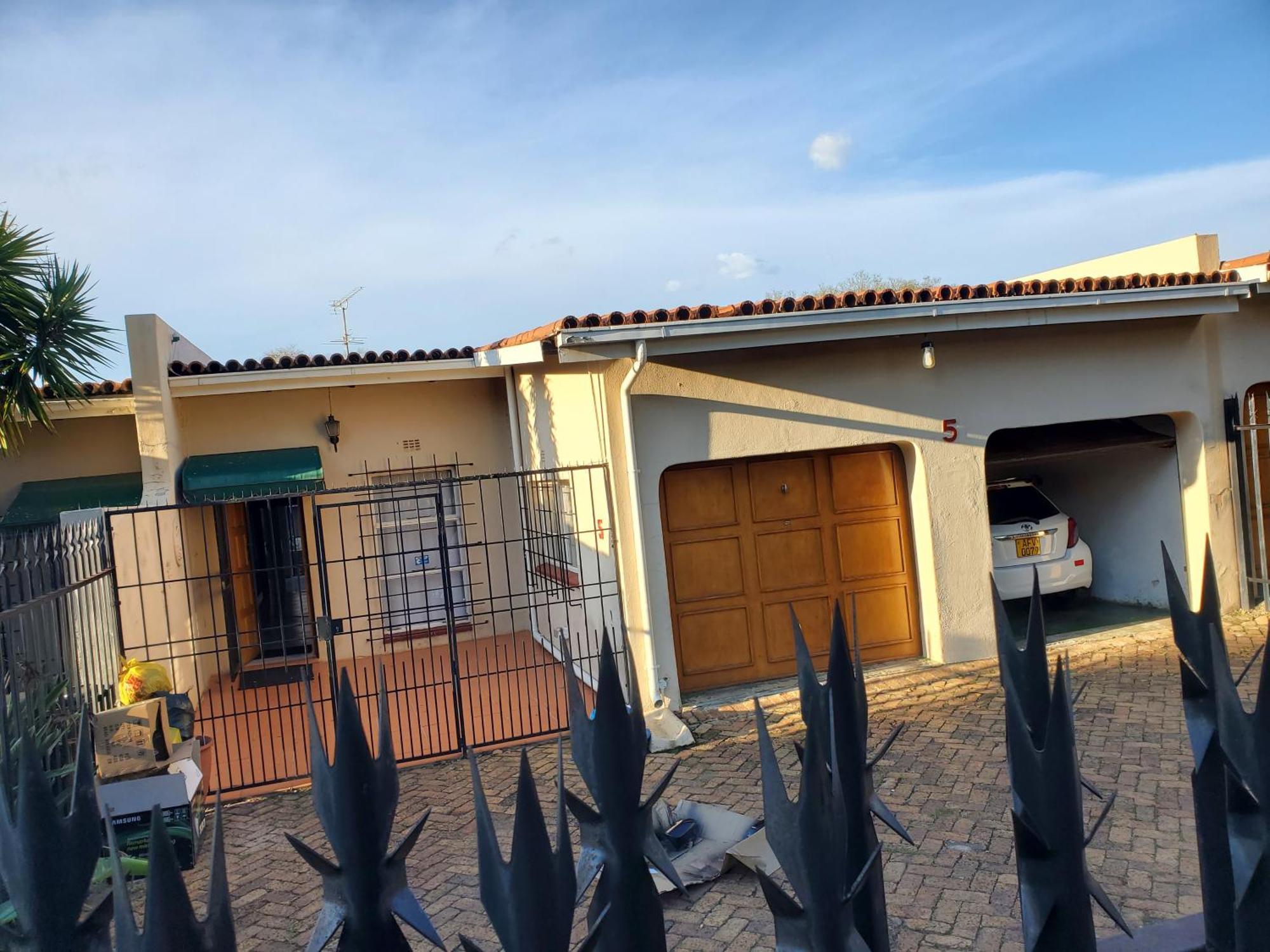 4 Bedroomed, Townhouse Joanesburgo