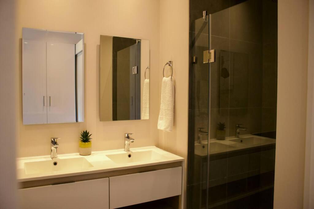 Outstanding 2br Sandton With A View Johannesburg