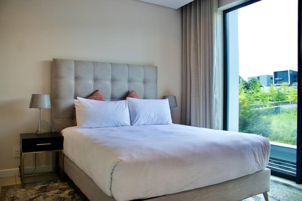 Apartment Outstanding 2br Sandton With A View