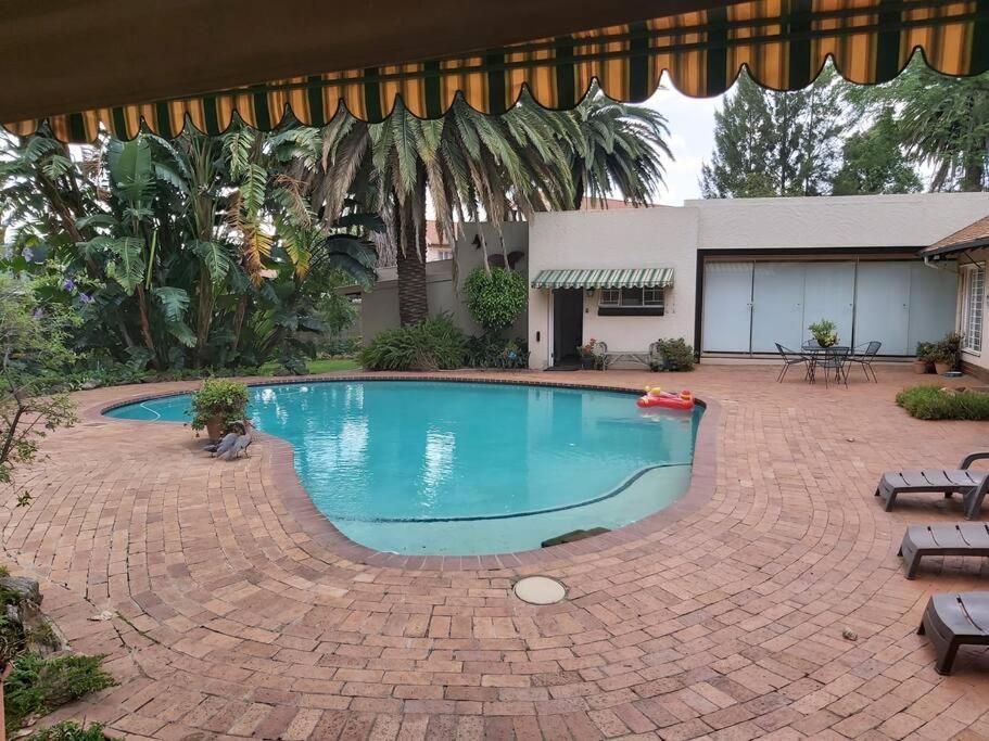 Apartment Fernpark Cottage, Fresh & Modern Johannesburg