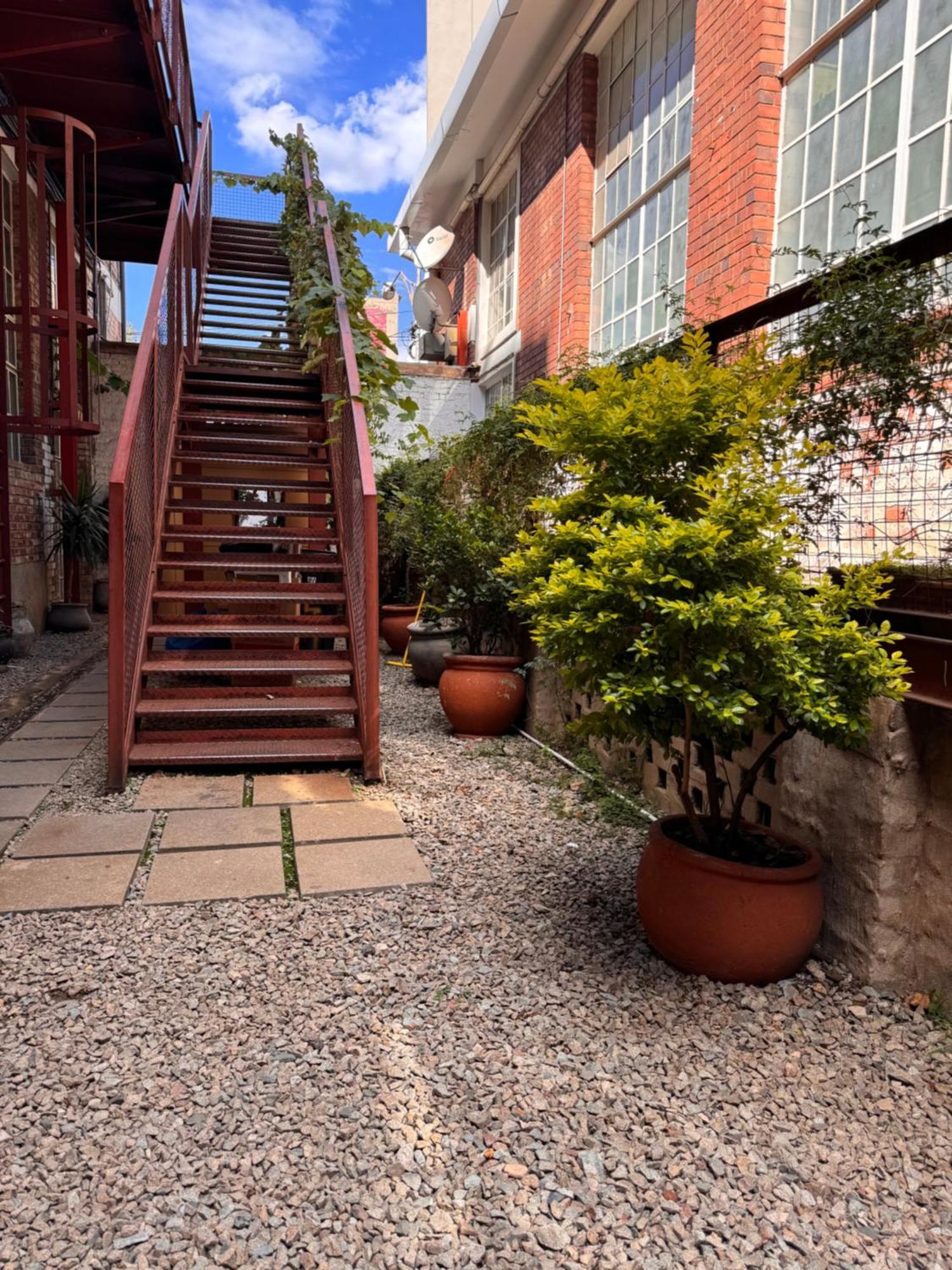 Apartment Uptown Oasis 2 Bedrooms , 2 Bathrooms In Maboneng With Unlimited Wifi Johannesburg
