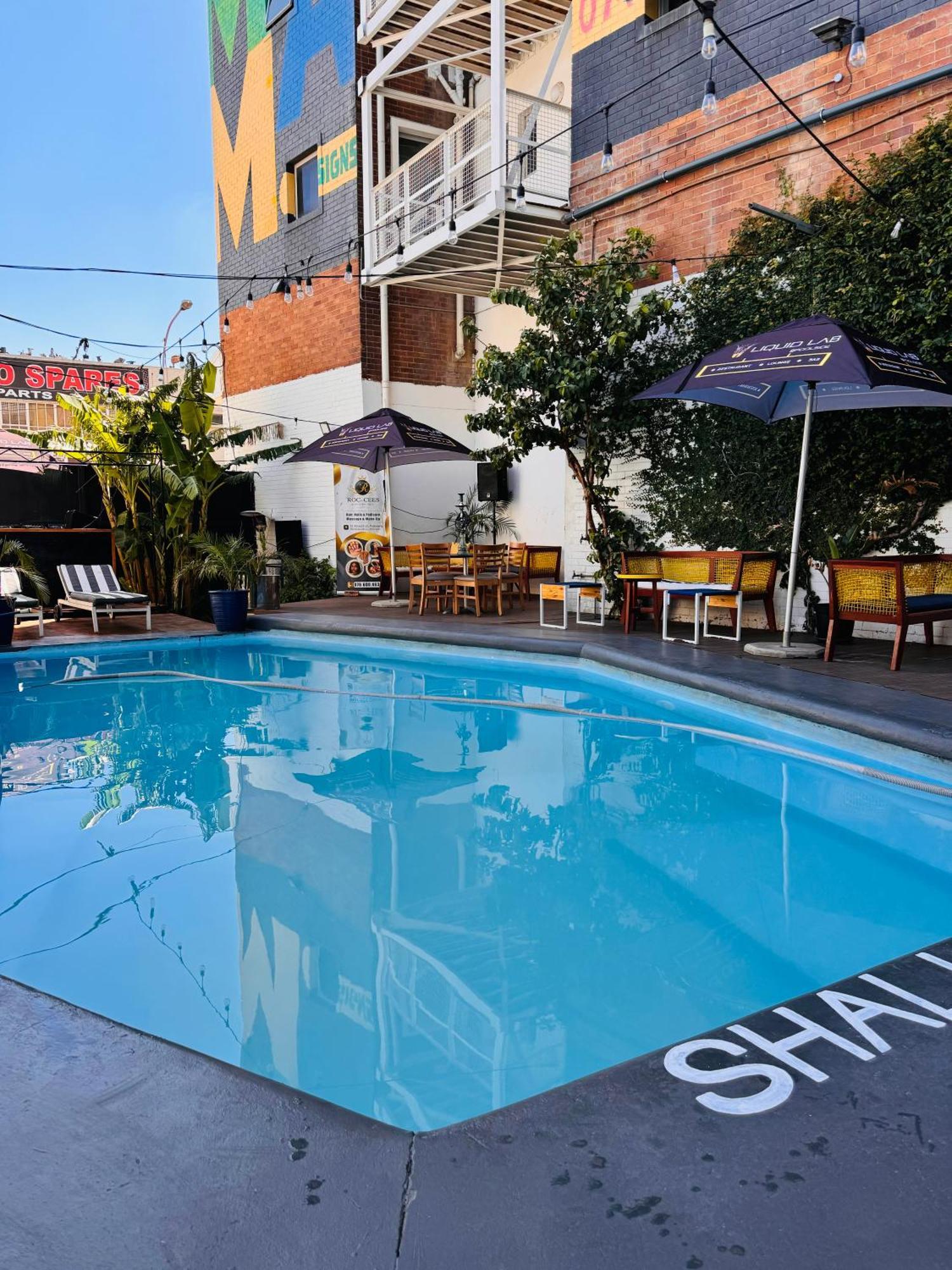 Apartment Uptown Oasis 2 Bedrooms , 2 Bathrooms In Maboneng With Unlimited Wifi *