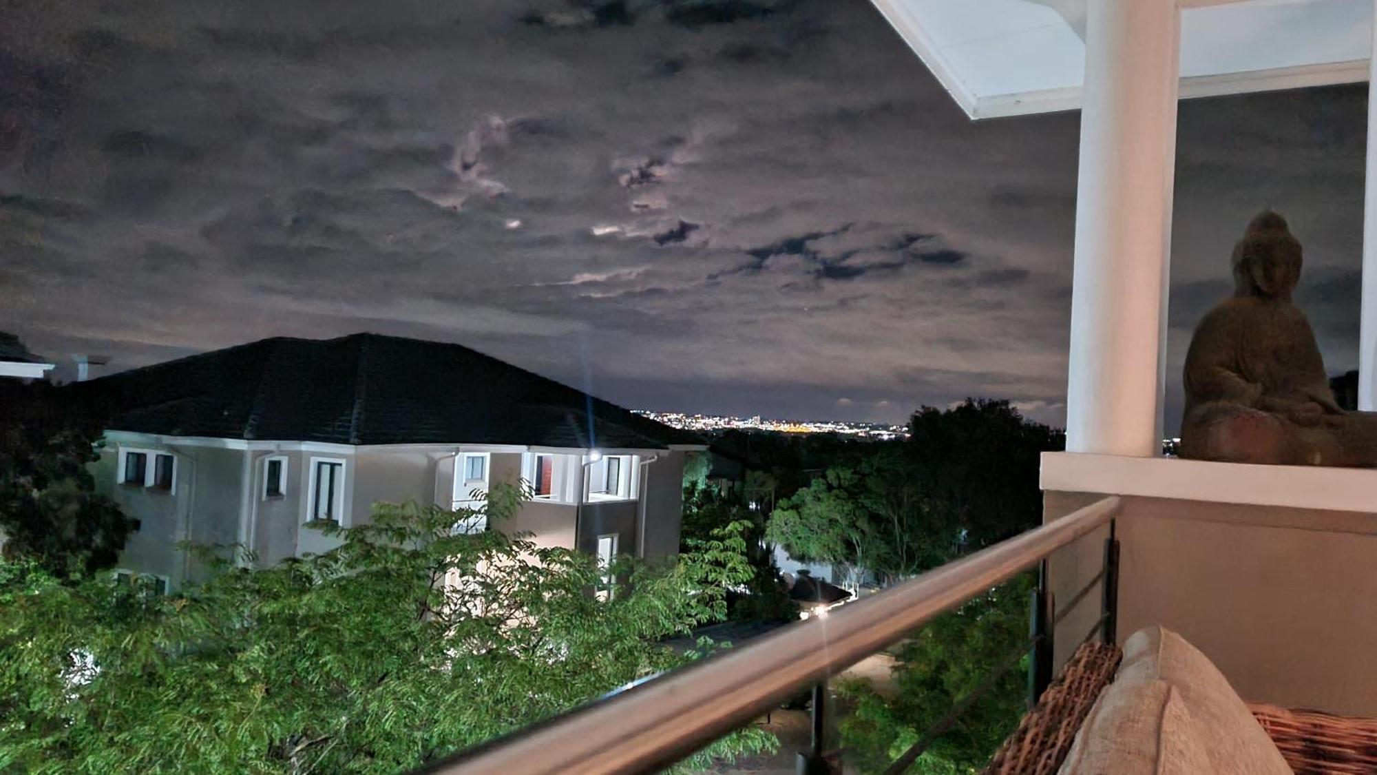 Krjsa Townhouse -bryanston * Joanesburgo