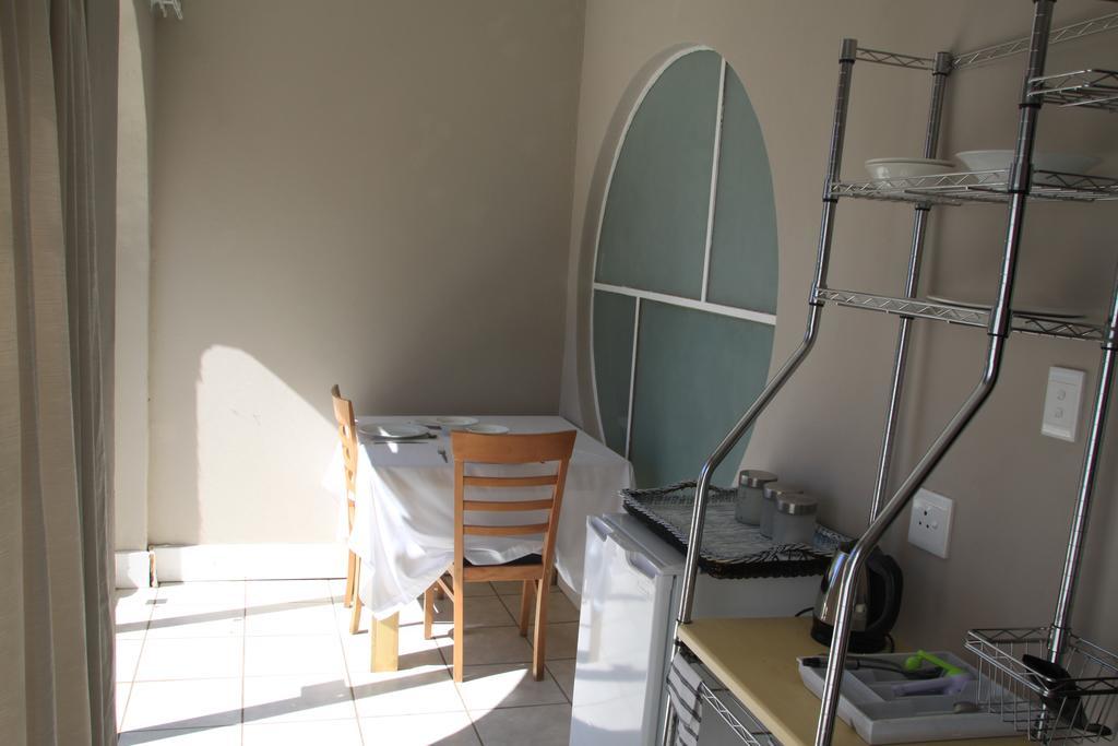 10 Cadoza Bnb Guest house Johannesburg