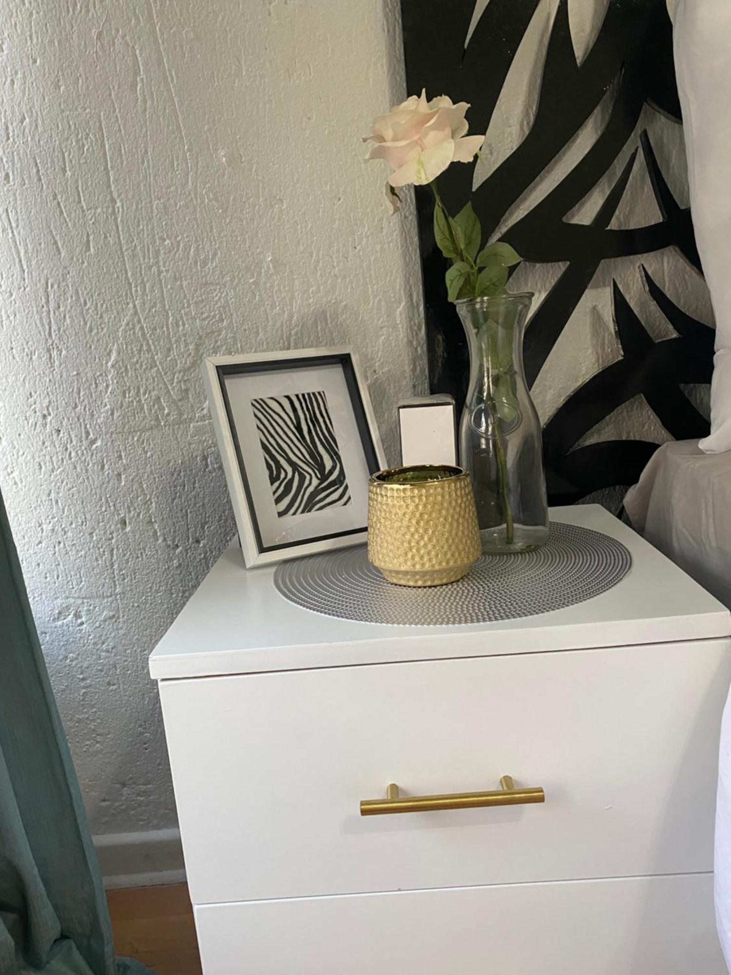 Apartment Feels Like 3 *
