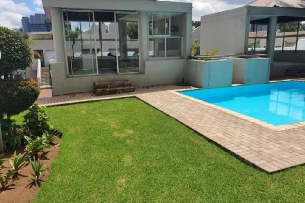 Feelslikehome Sandton Apartment