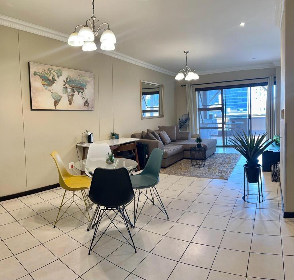1 Bedroom, 2 Bathroom In The Heart Of Sandton Johannesburg