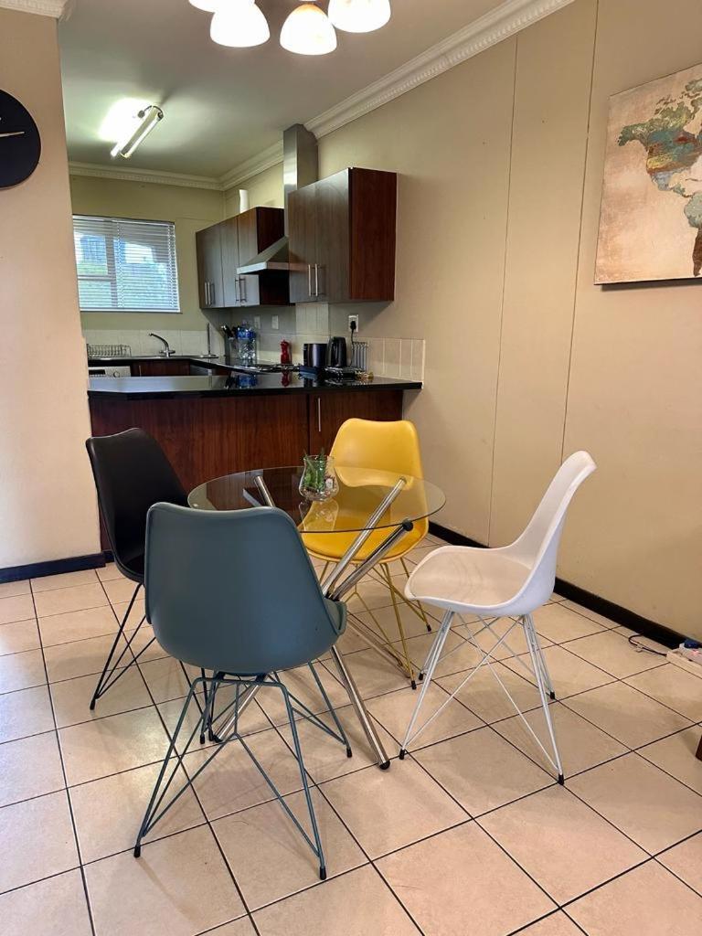 1 Bedroom, 2 Bathroom In The Heart Of Sandton *