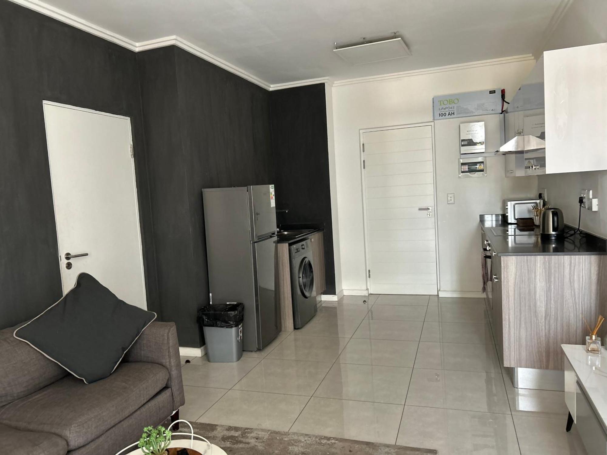 Lilly's Platinum - 1 Bedroom Back Up Power Apartment *