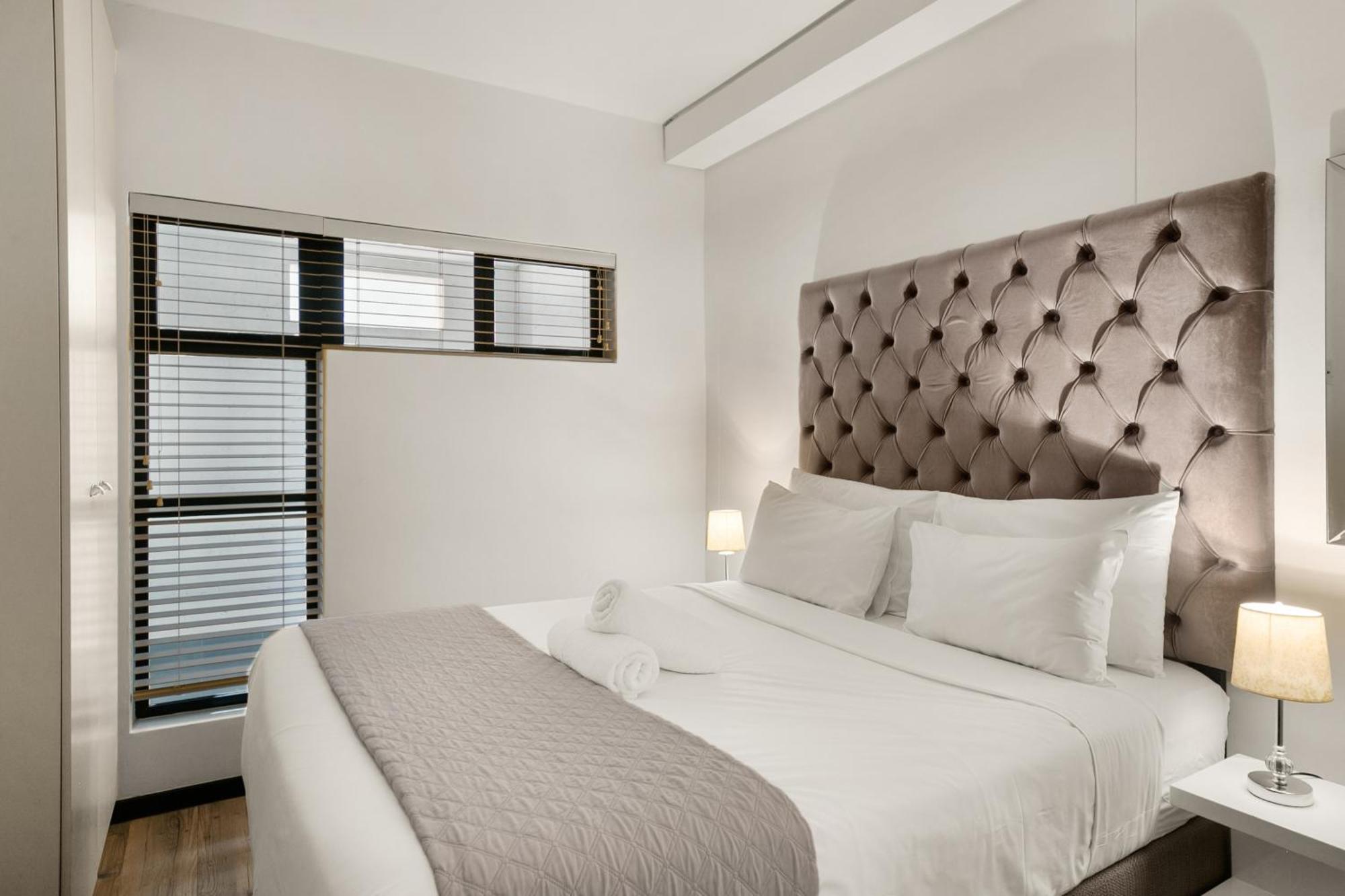 Easy - The Vantage Rosebank *