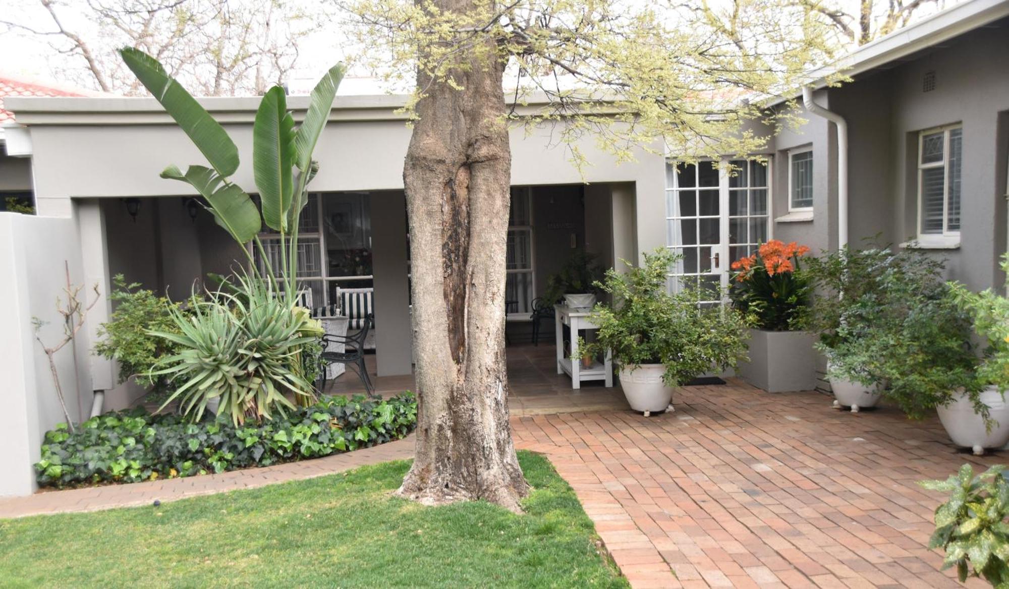 Rosebank By Claires 2*