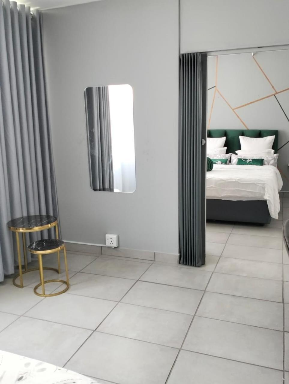 @derricks Luxury 2 Apartment *
